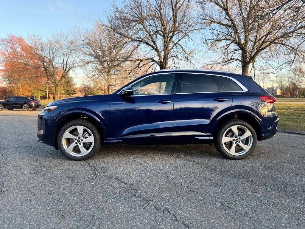 2025 Audi Q5 2.0T Premium Plus photo 3