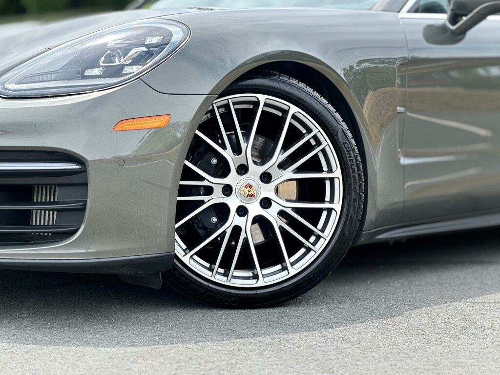 2022 Porsche Panamera 4 photo 2