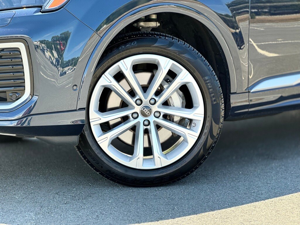 2025 Audi Q7 45 Premium Plus photo 2