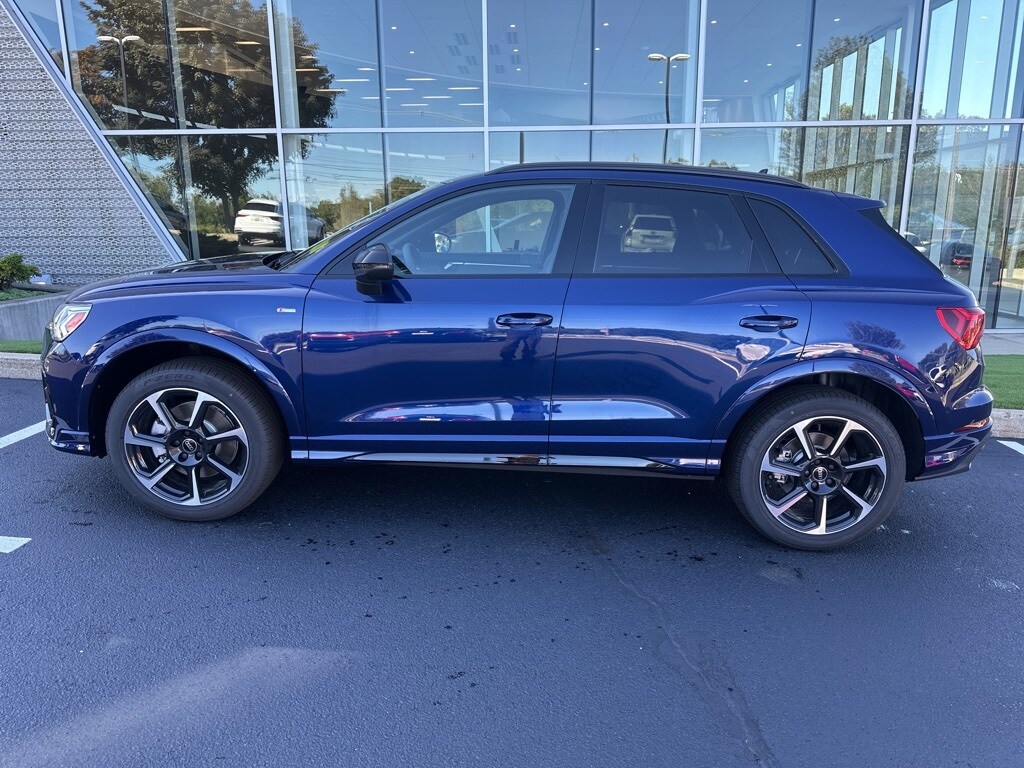 2025 Audi Q3 45 TFSI S line Premium Plus photo 3