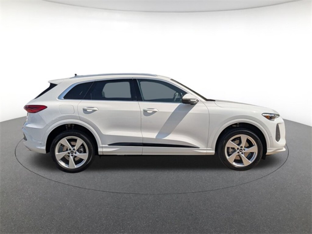 New 2025 Audi Q5 2.0T Premium SUV