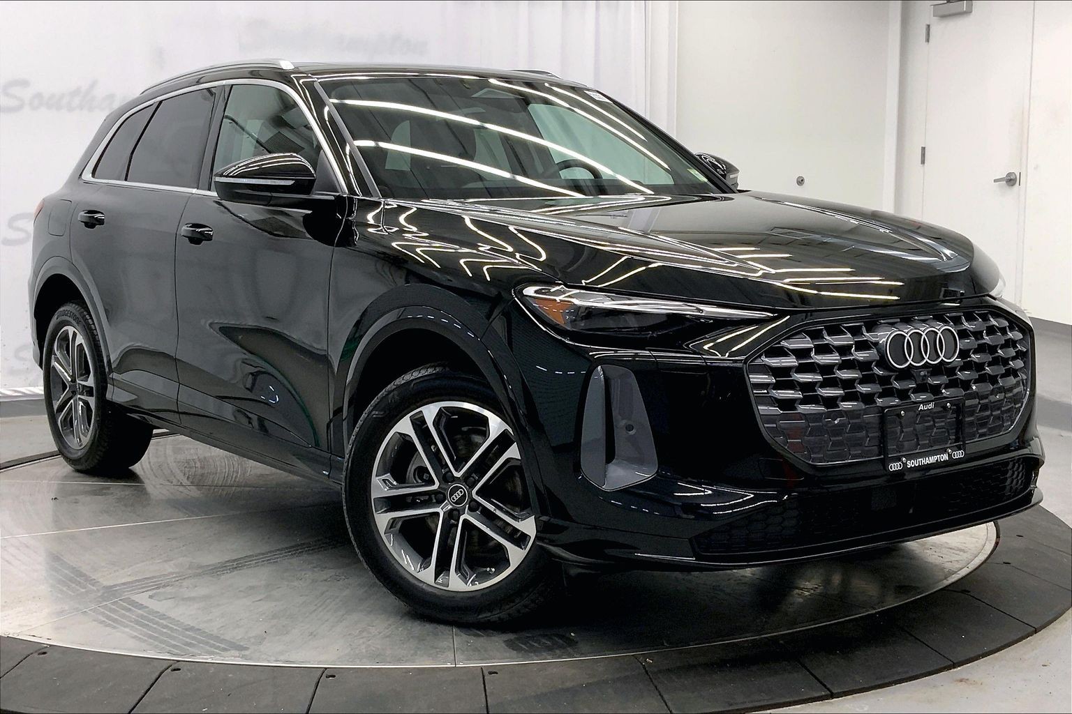 2025 Audi Q5 quattro Premium 40 TFSI