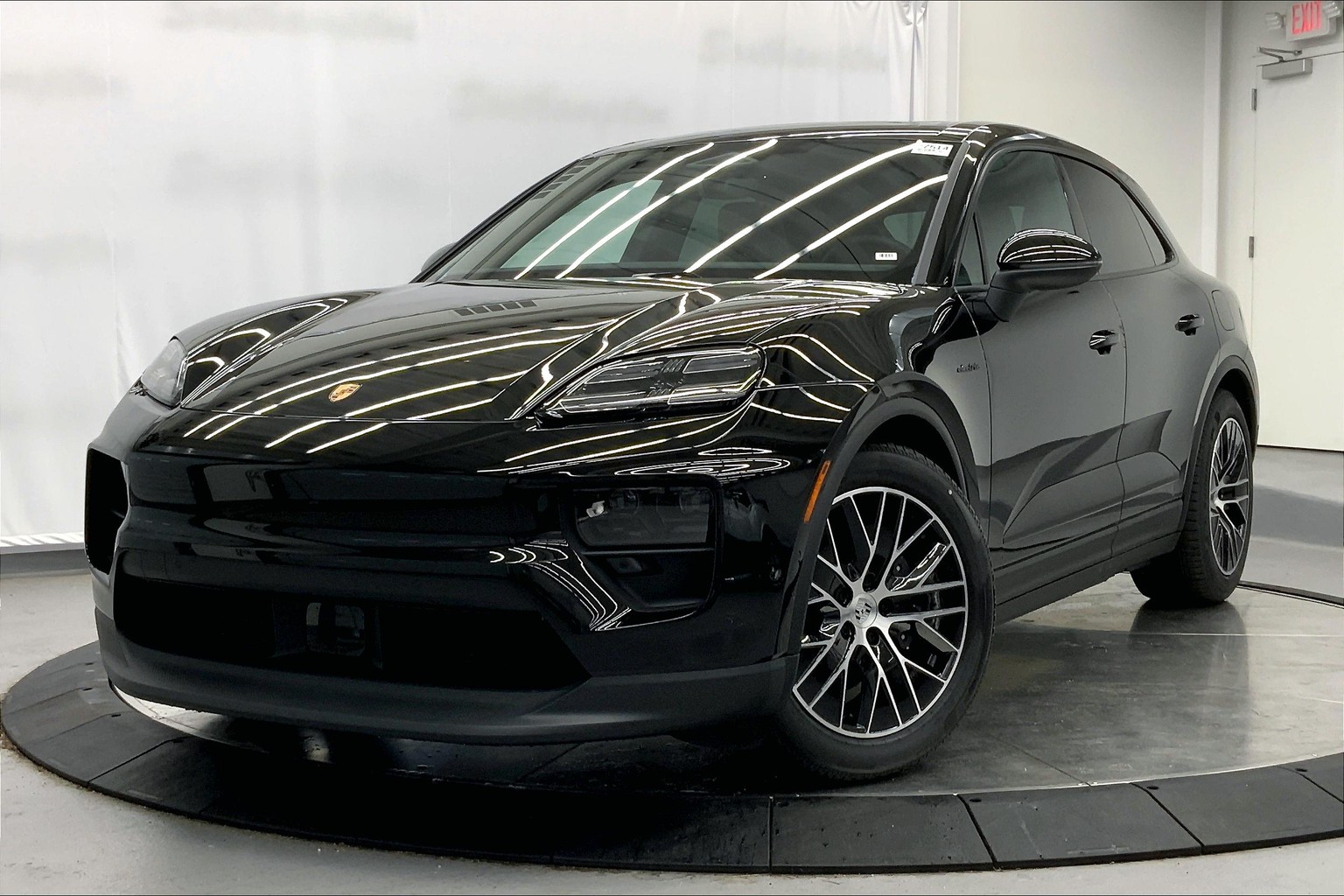 2025 Porsche Macan Base's photo