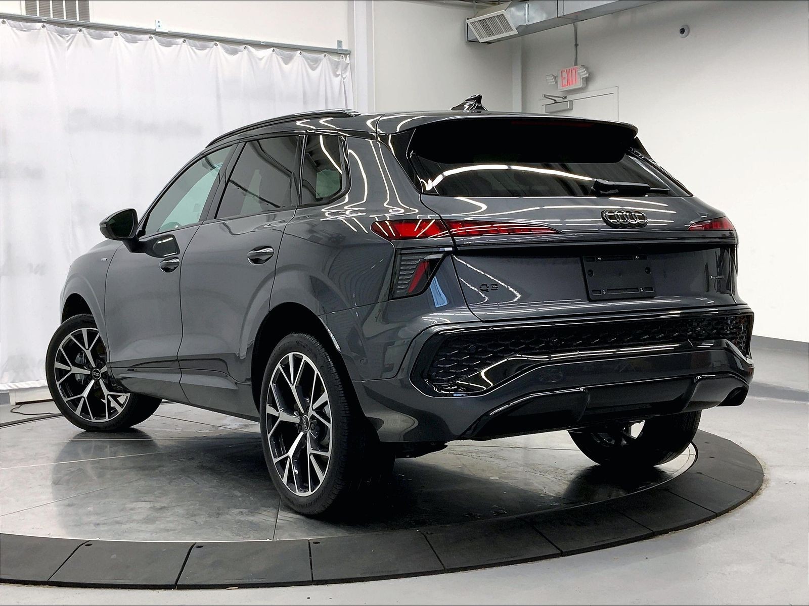 View vehicle photo 2
