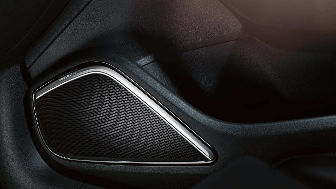 2017_Audi_A3_sedan_technology_bangandolufsen_sound_system