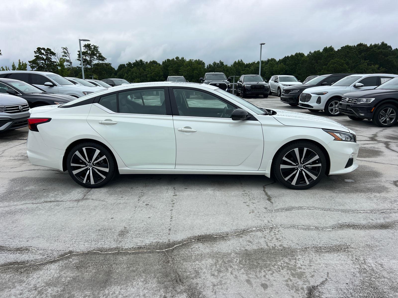 2022 Nissan Altima SR photo 4