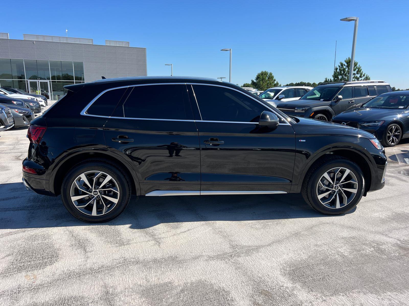 2022 Audi Q5 S line Premium Plus photo 2