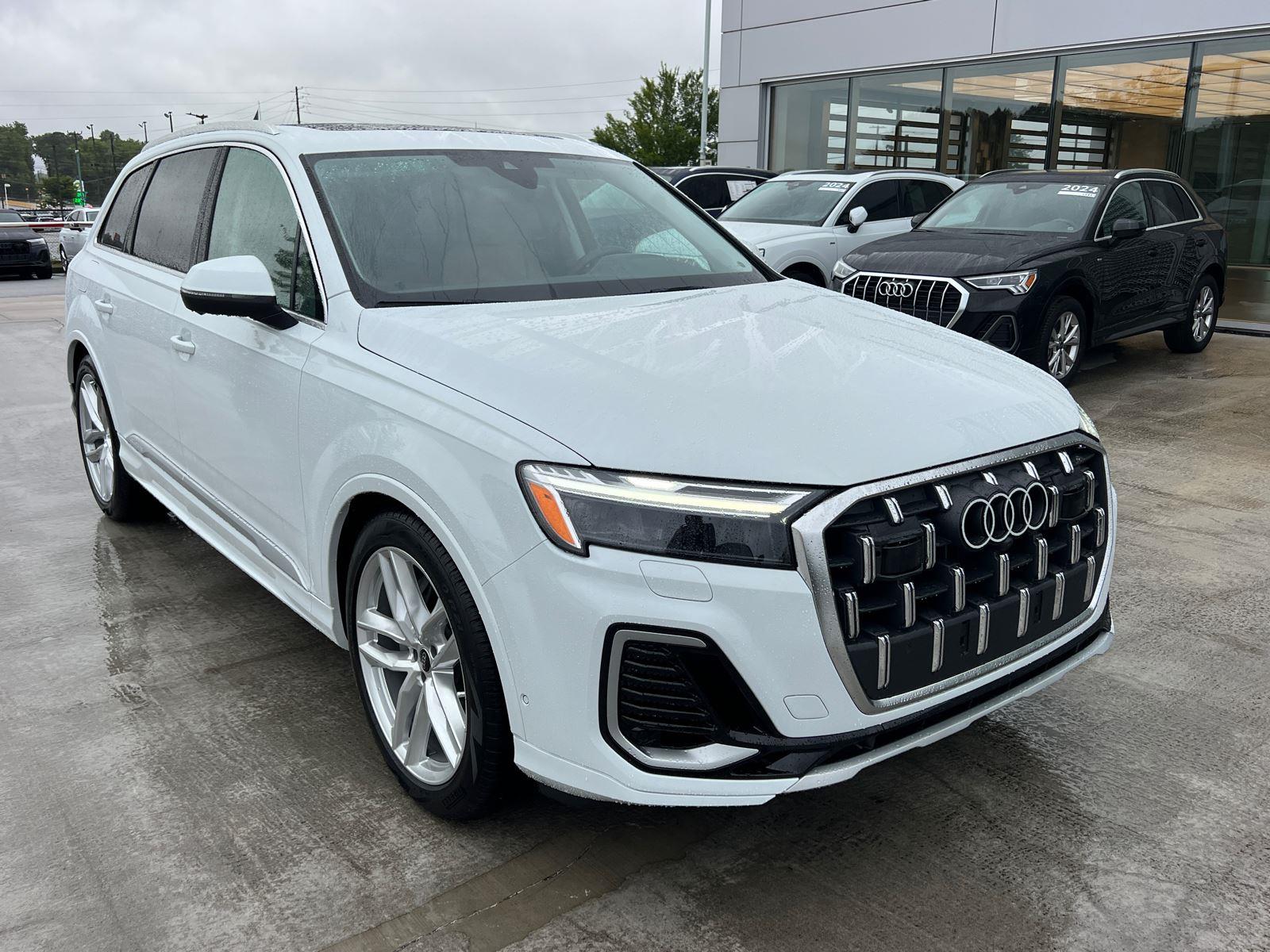2025 Audi Q7 55 Premium Plus photo 3