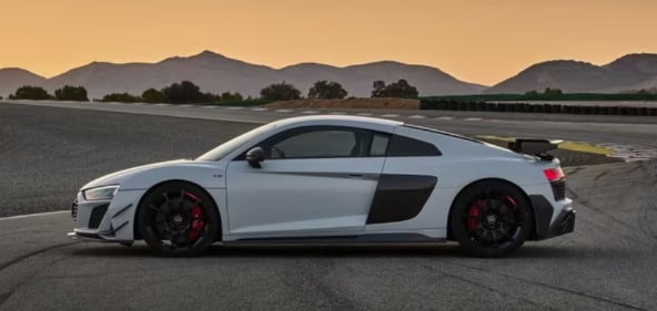 audi r8 vs porsche 911 spots cars.png