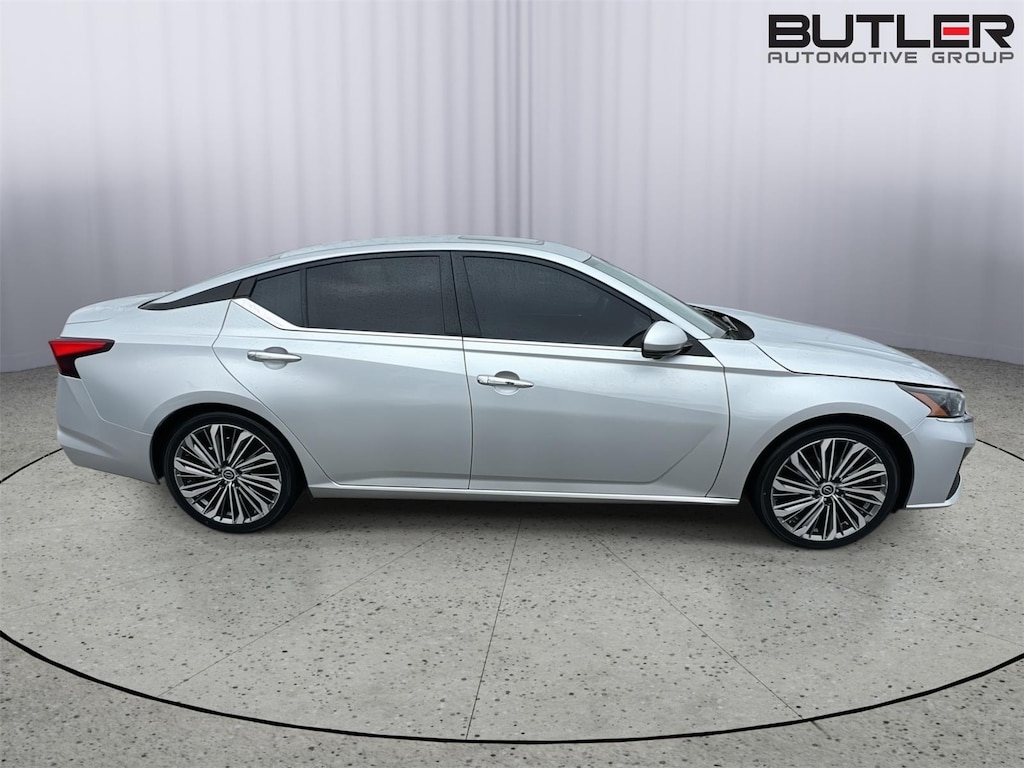 Used 2023 Nissan Altima 2.5 SL Sedan