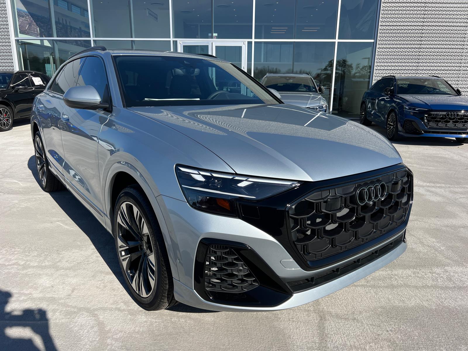 2025 Audi Q8 55 Premium Plus photo 3