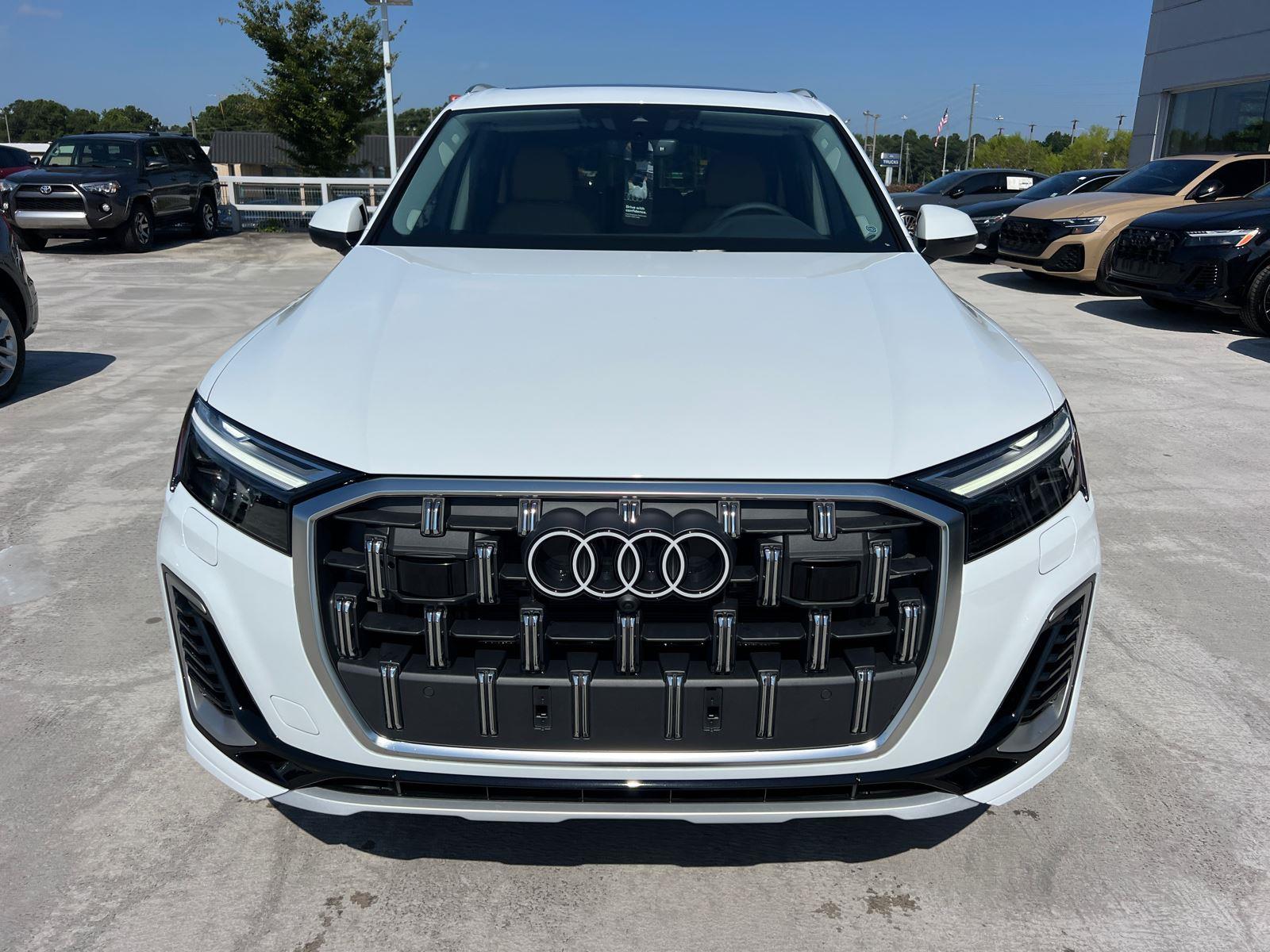 2025 Audi Q7 55 Premium Plus photo 2