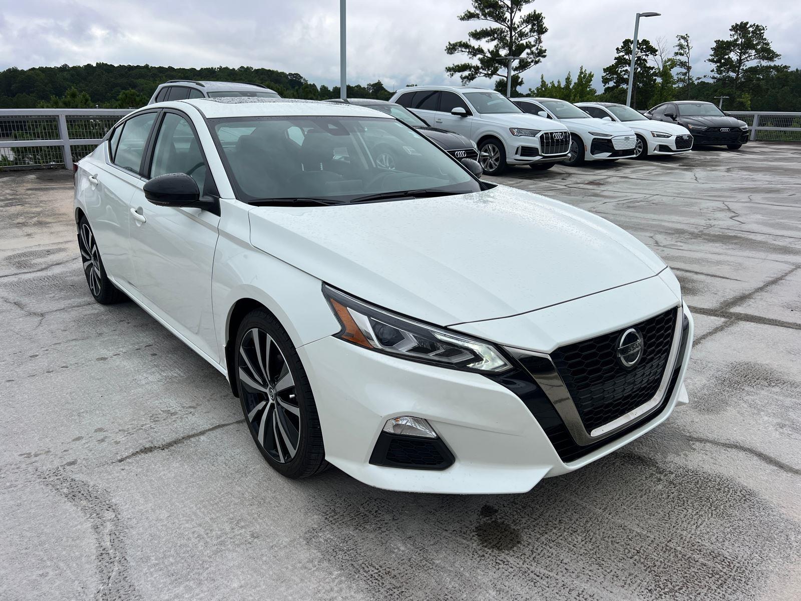 2022 Nissan Altima SR photo 3