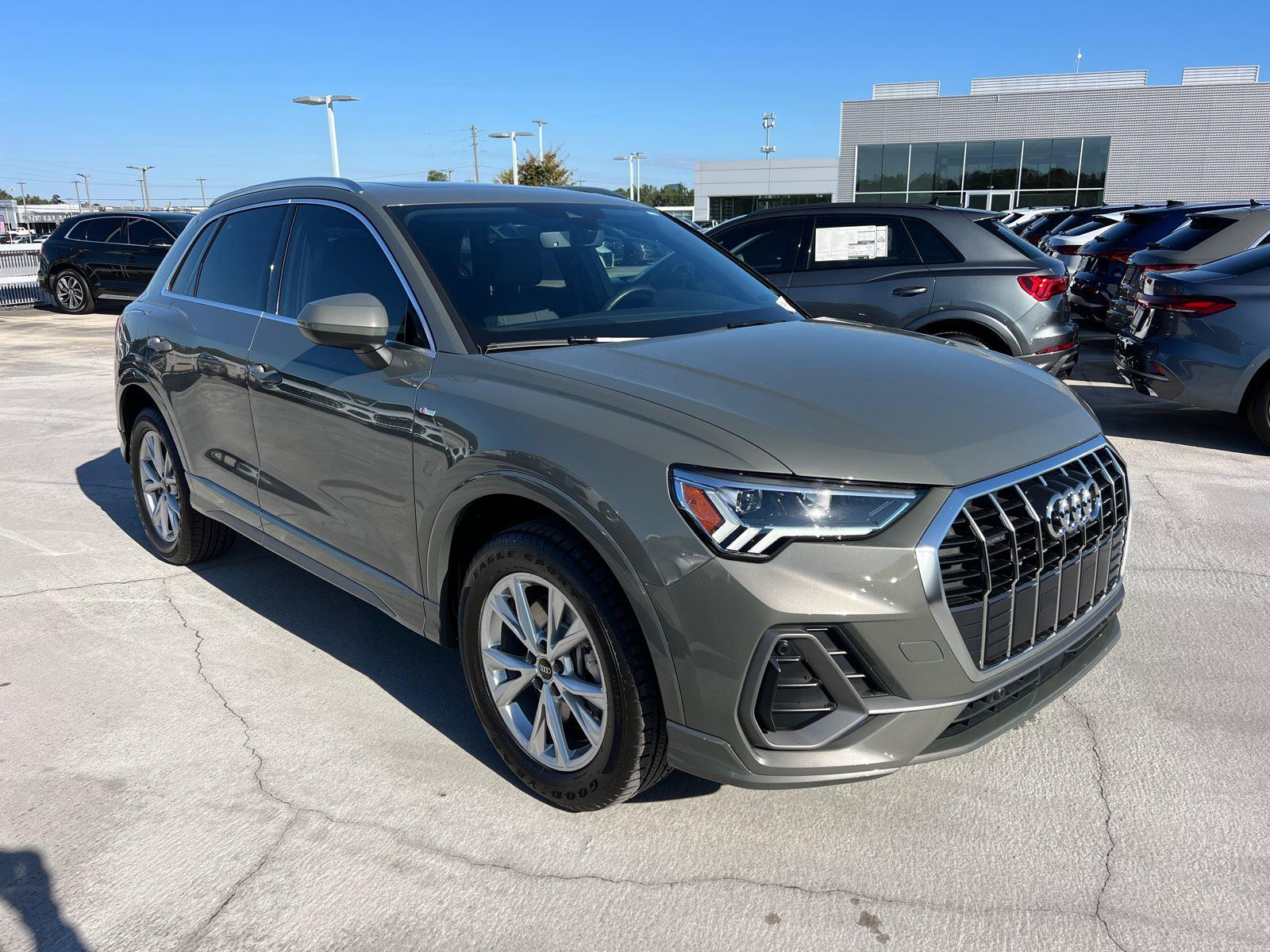 2024 Audi Q3 S line Premium Plus photo 3