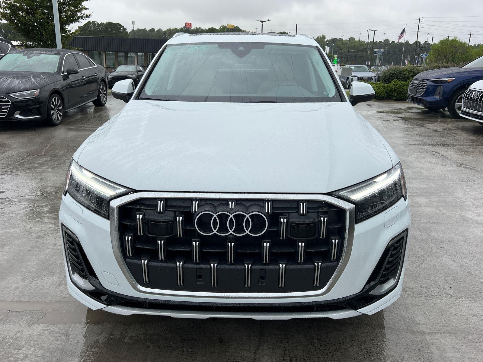 2025 Audi Q7 55 Premium Plus photo 2