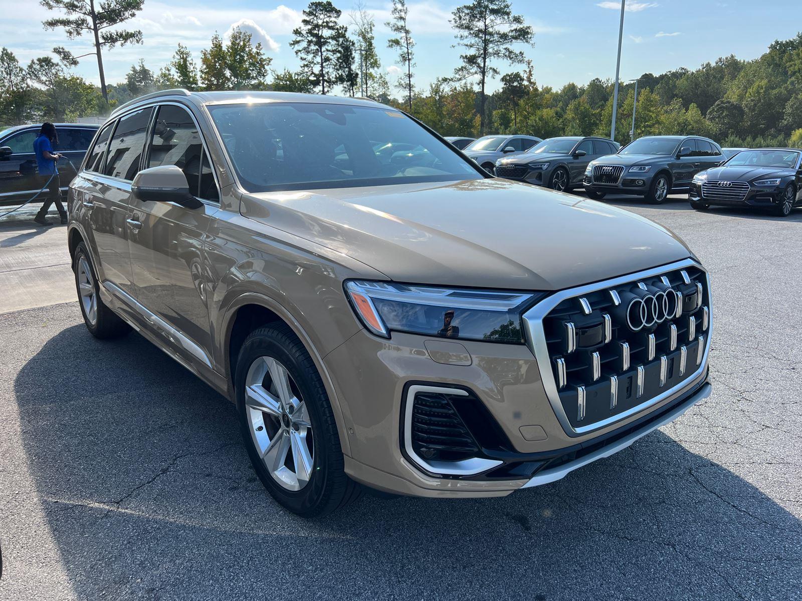 2025 Audi Q7 Premium photo 3