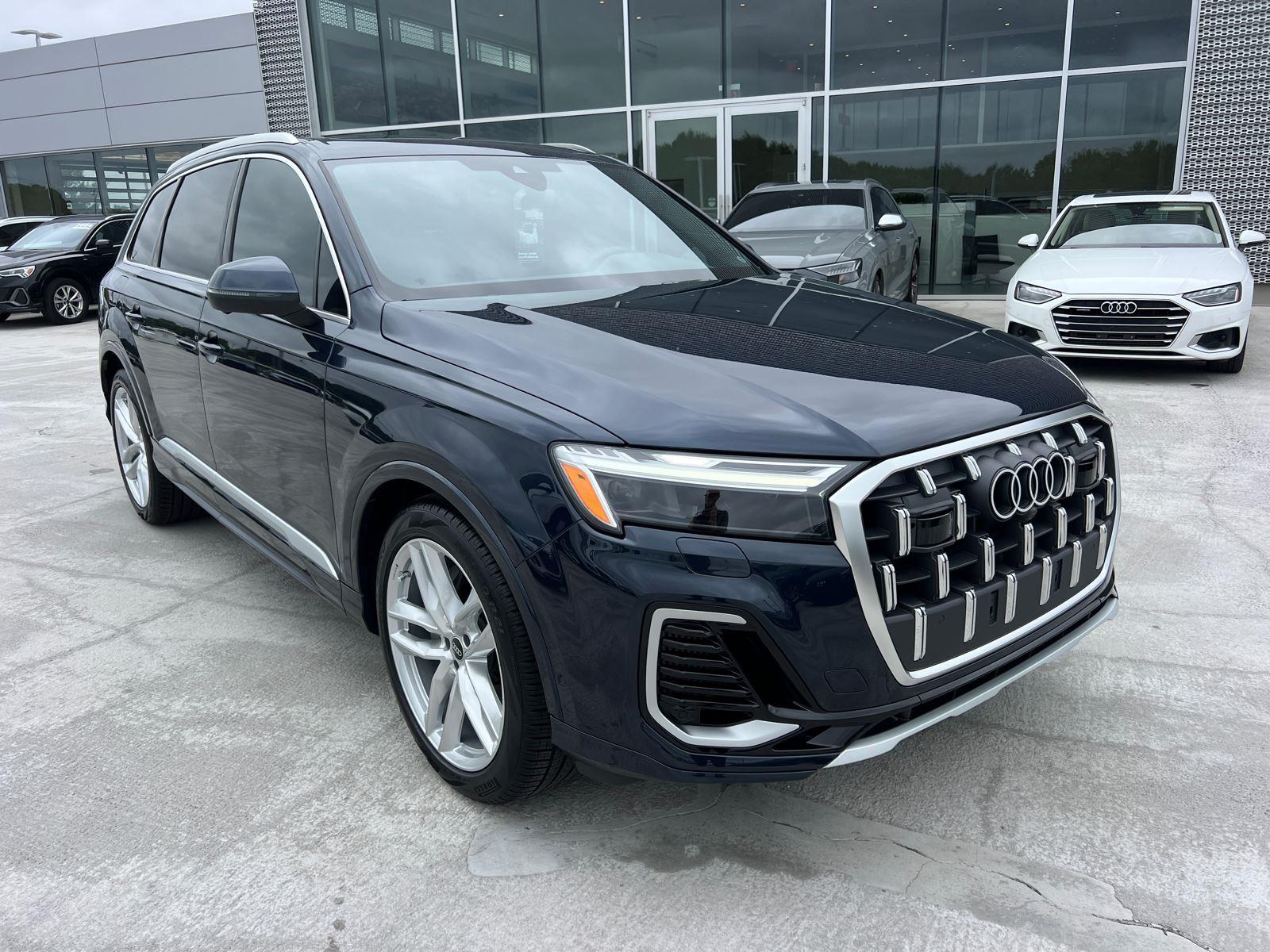 2025 Audi Q7 55 Premium Plus photo 3
