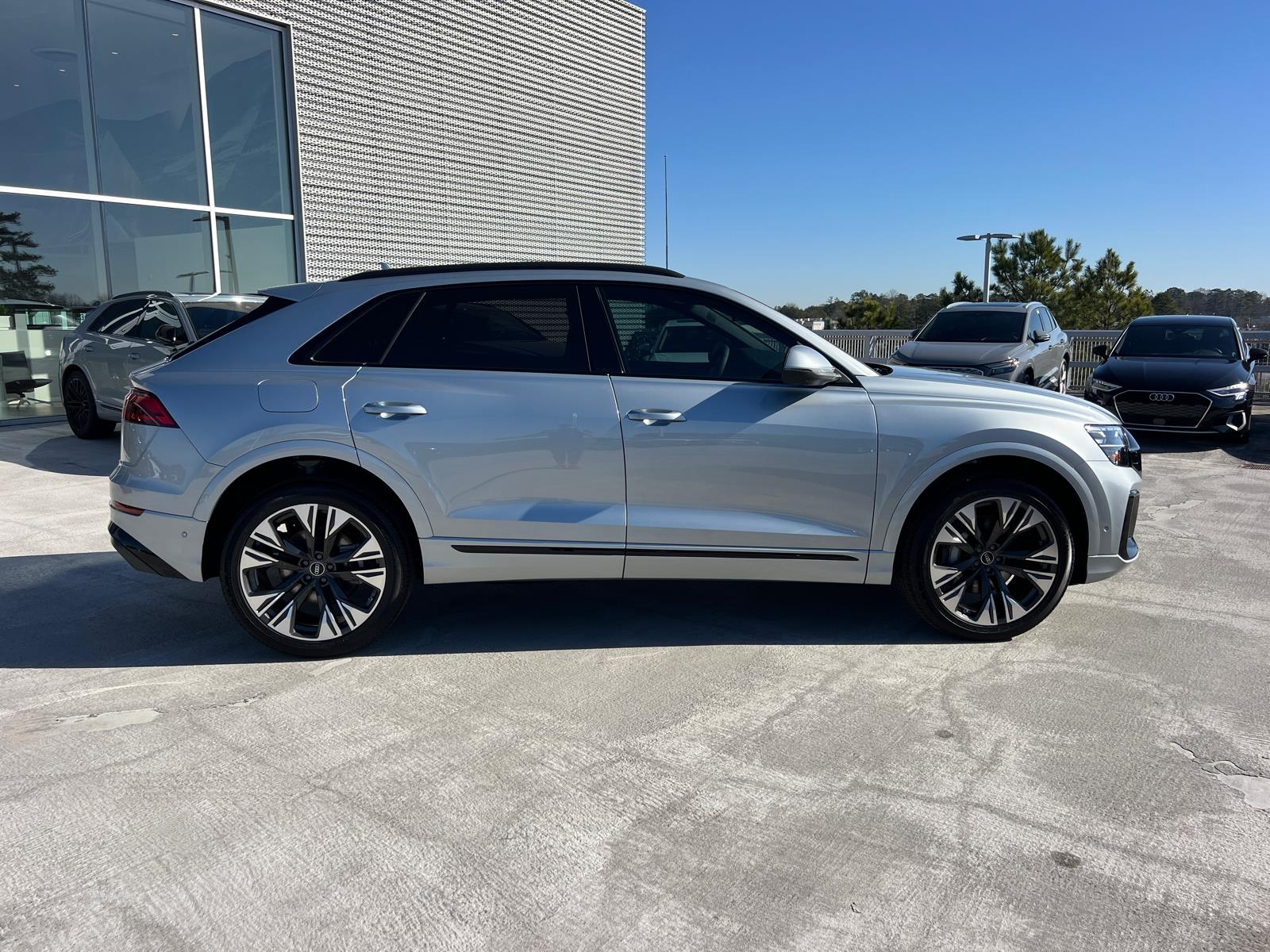 2025 Audi Q8 55 Premium Plus photo 4