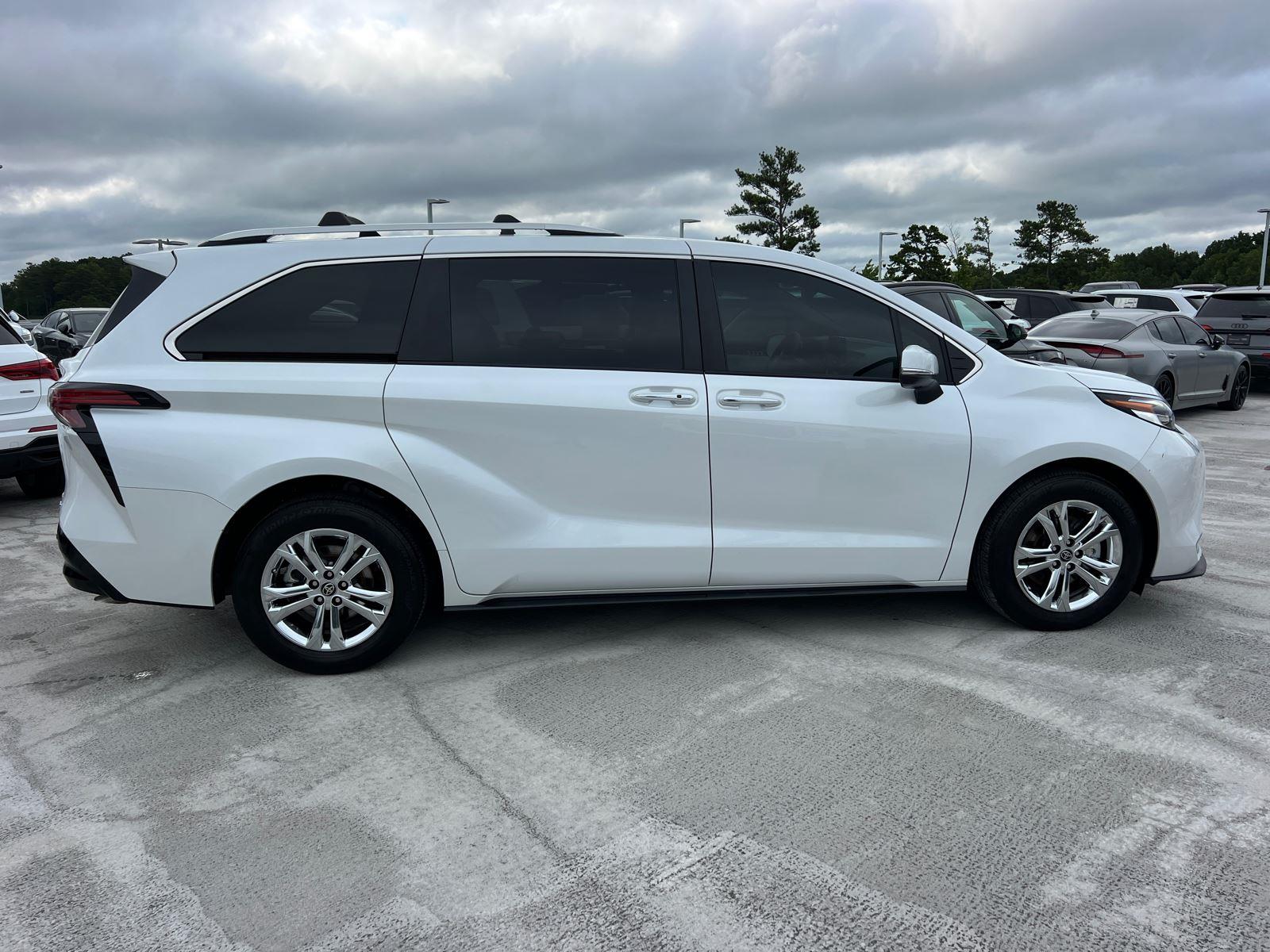 2023 Toyota Sienna Platinum photo 4
