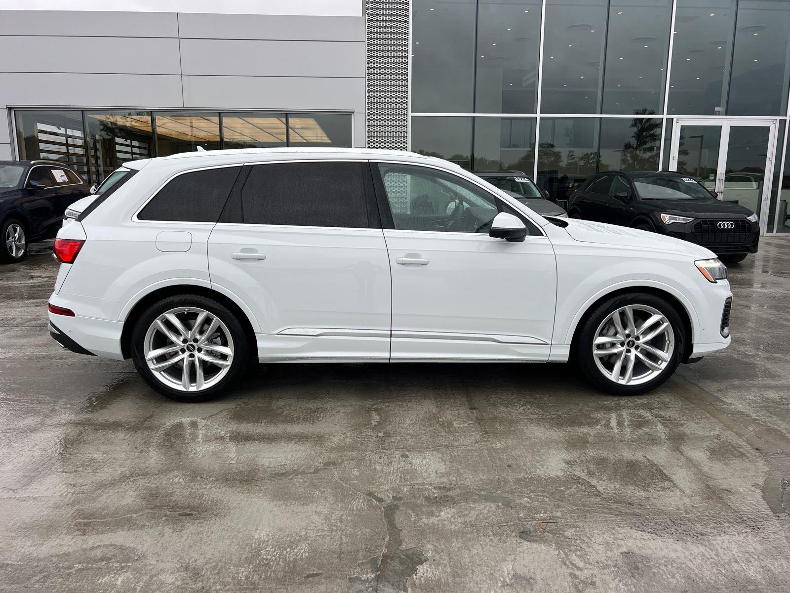 2025 Audi Q7 55 Premium Plus photo 4