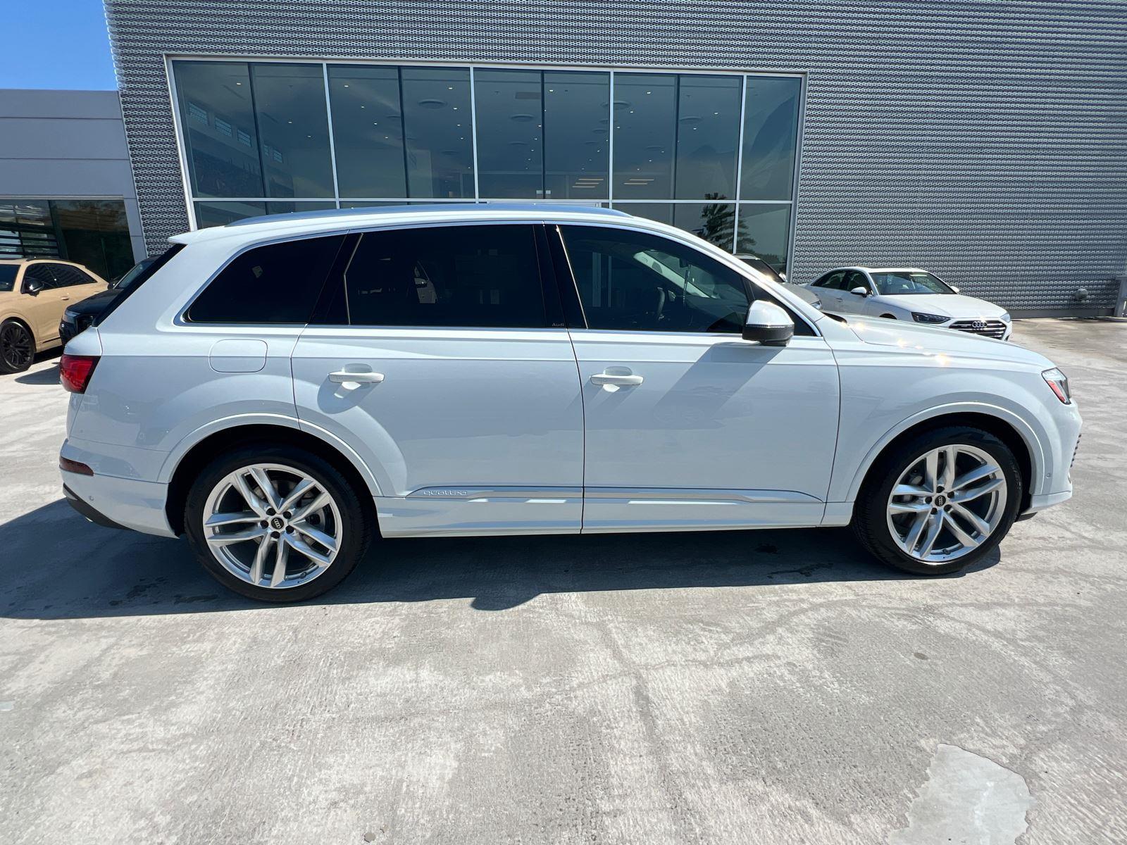 2025 Audi Q7 55 Premium Plus photo 4