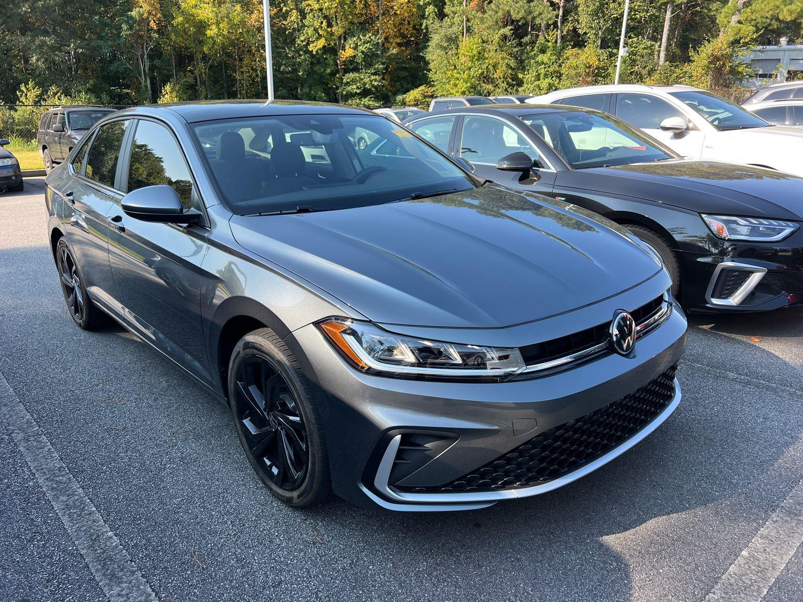 2025 Volkswagen Jetta SE photo 3