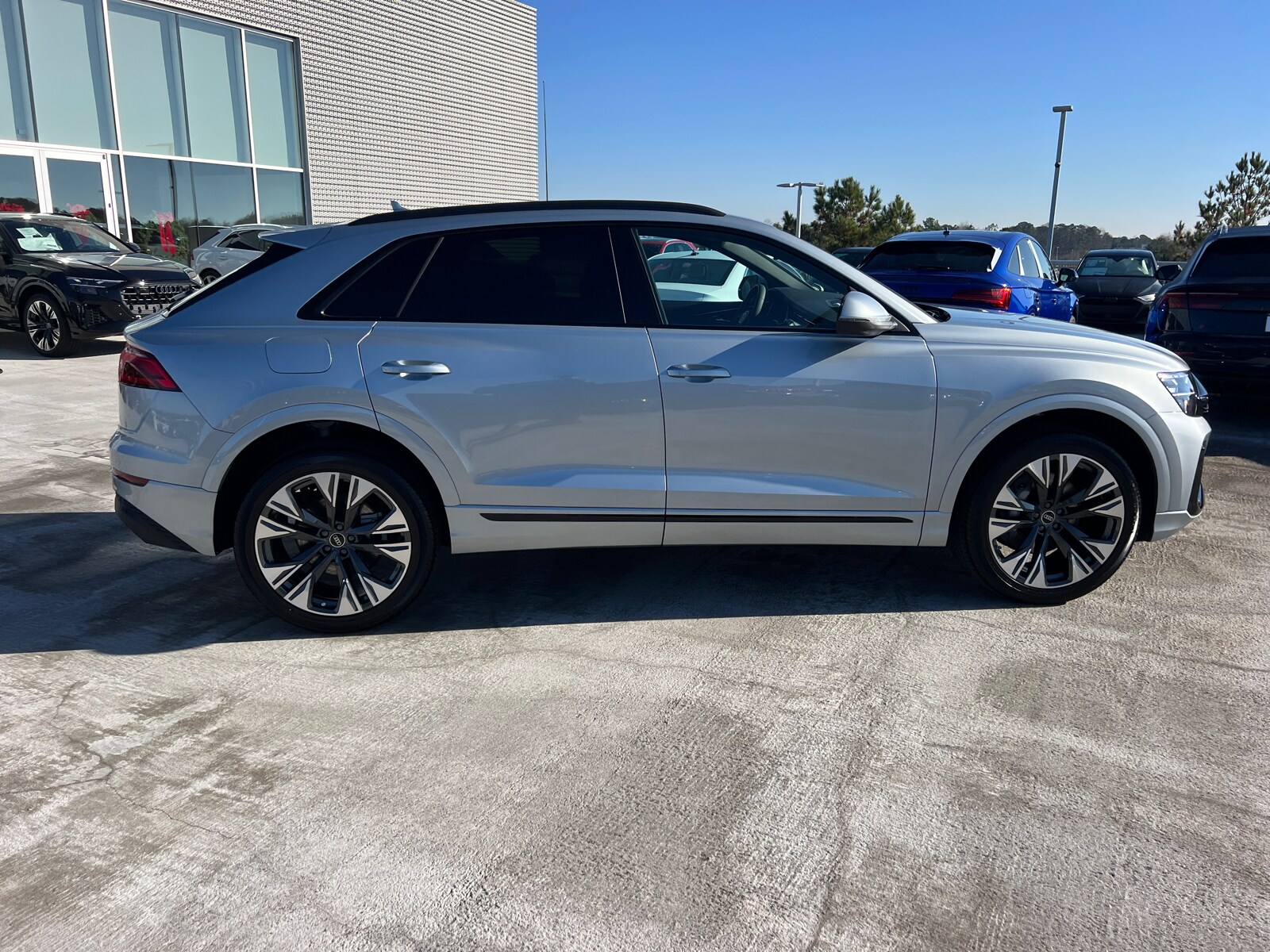 2025 Audi Q8 55 Premium photo 4