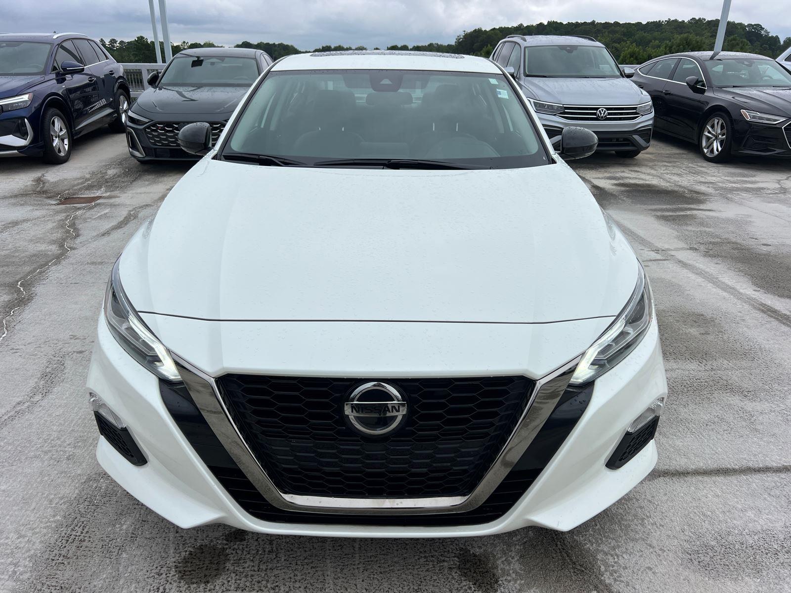 2022 Nissan Altima SR photo 2