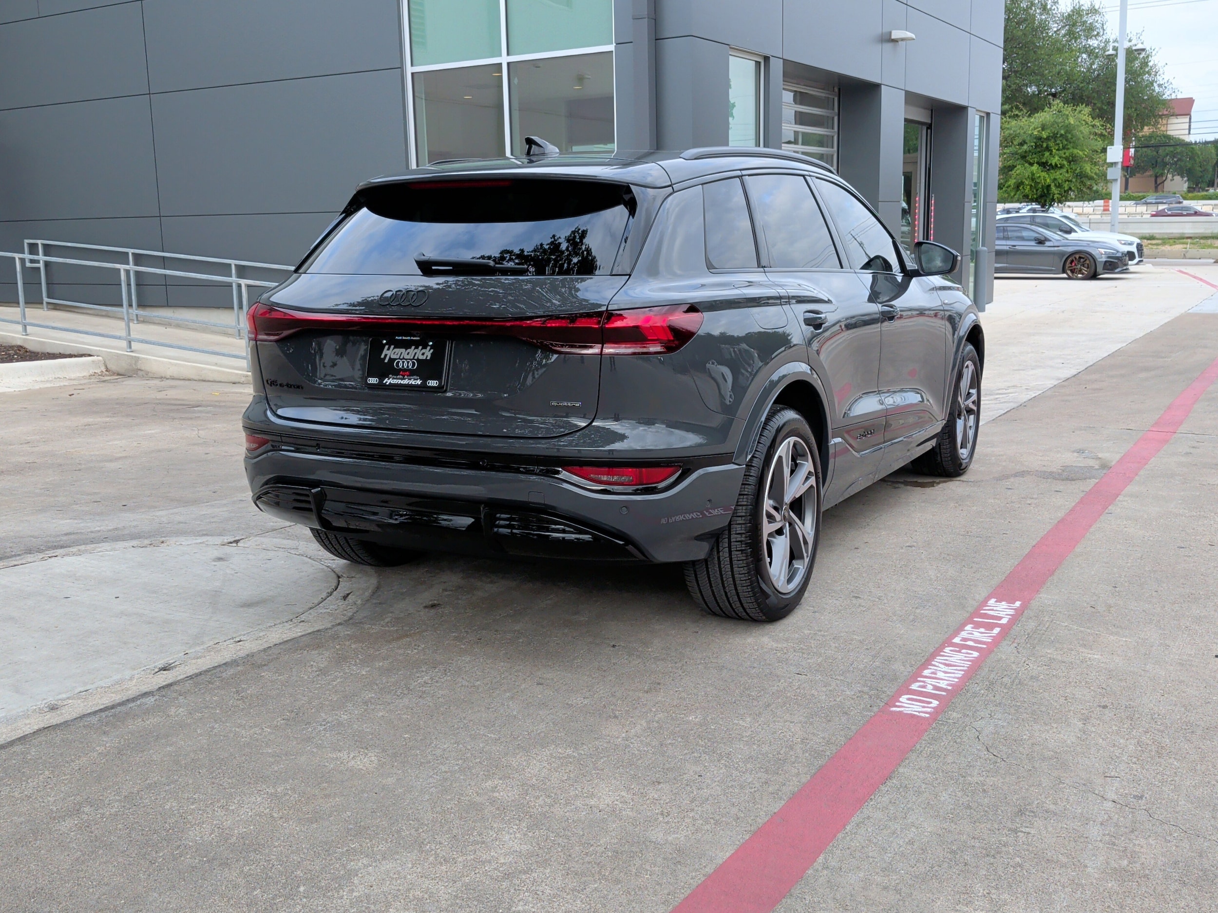 2027 Audi Q6 e-tron Premium Plus photo 3