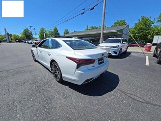 2023 LEXUS LS 500h Sedan