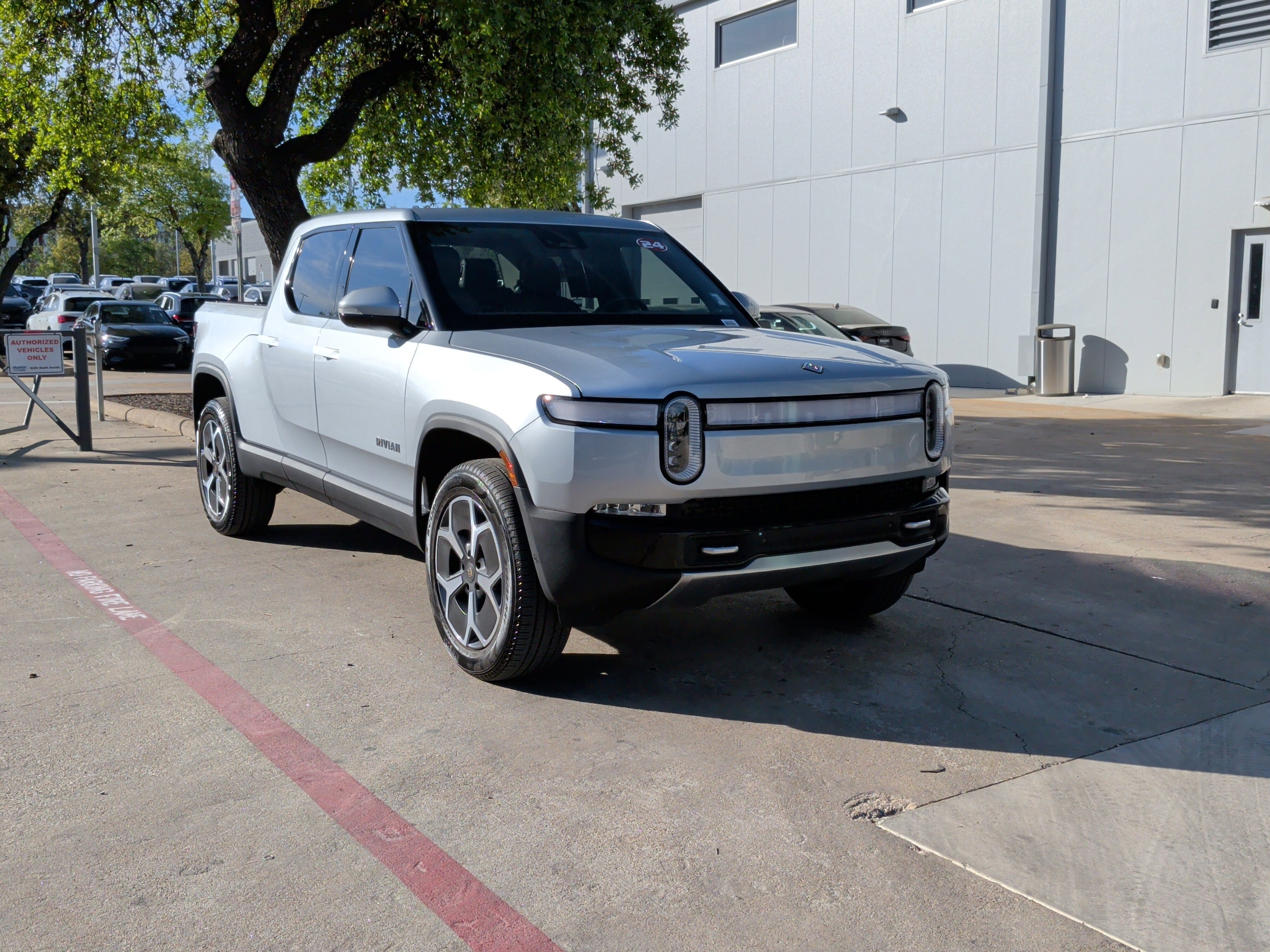 Used 2024 Rivian R1T Adventure with VIN 7FCTGBAA2RN031370 for sale in Austin, TX