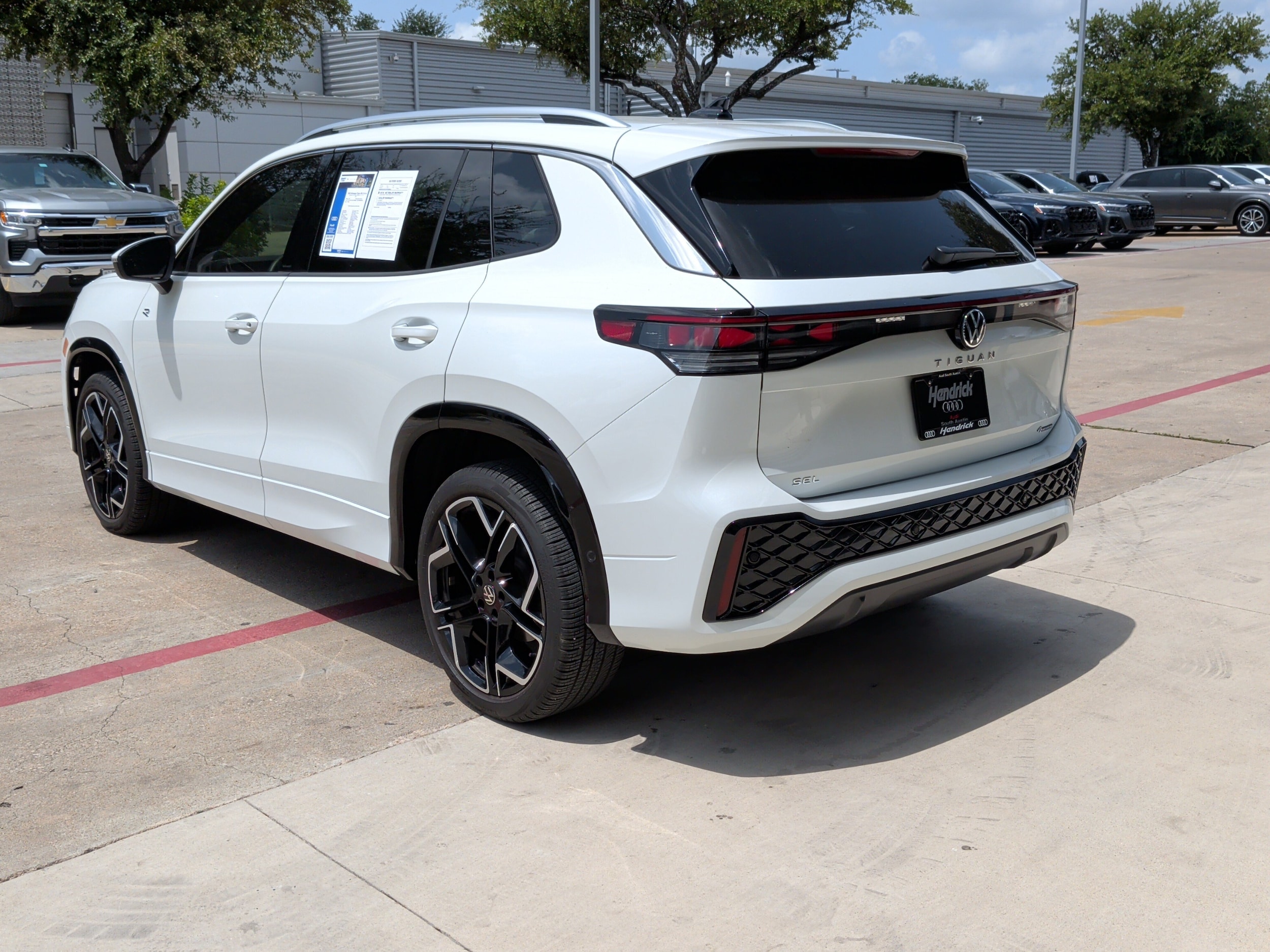 2025 Volkswagen Tiguan SEL R-Line