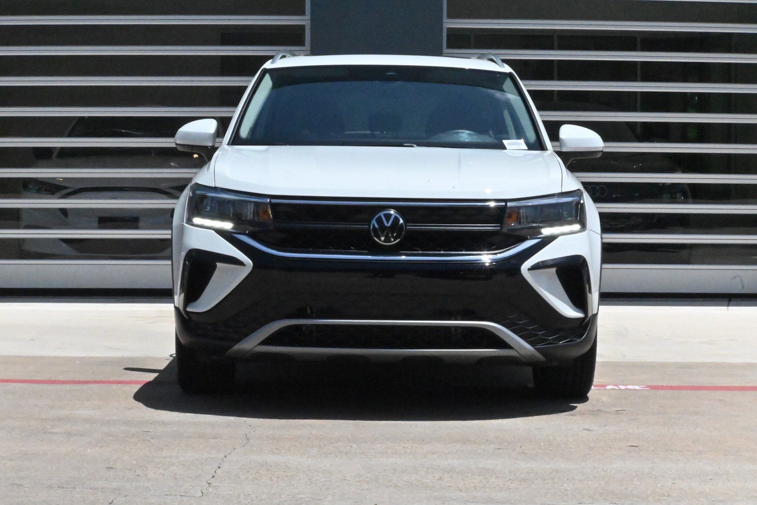 2024 Volkswagen Taos SE photo 3