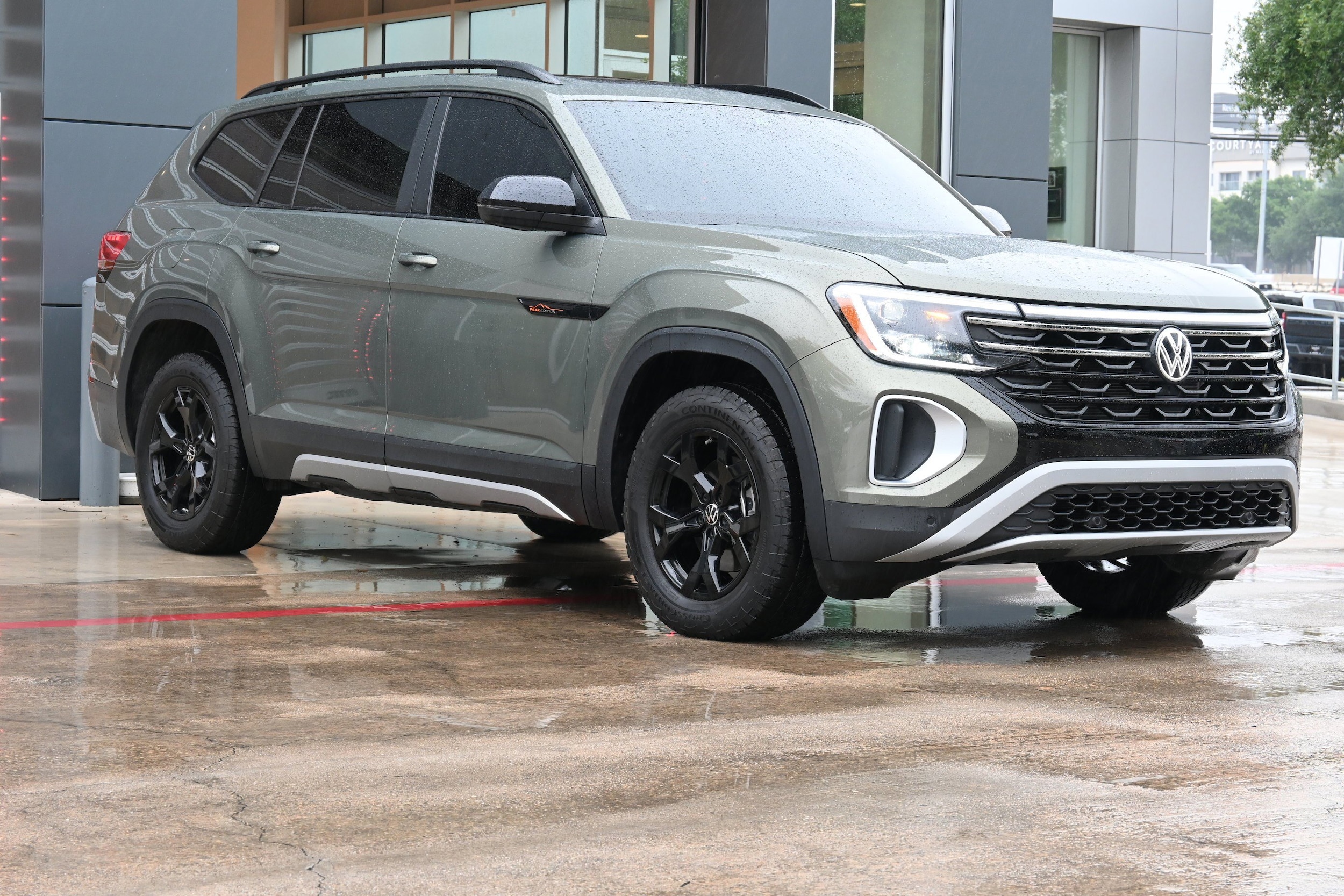 Used 2024 Volkswagen Atlas Atlas Peak Edition with VIN 1V2CR2CA6RC597507 for sale in Austin, TX