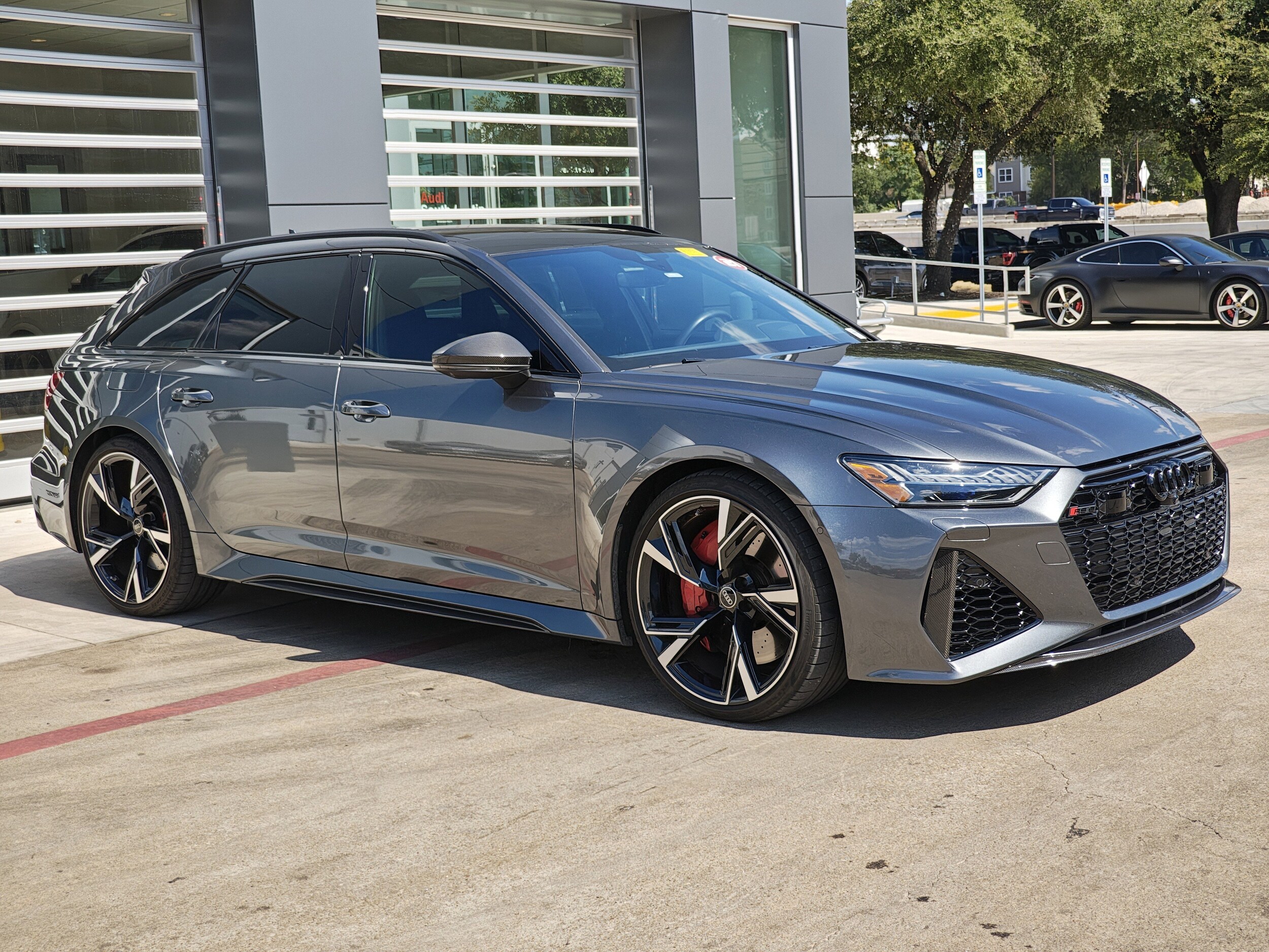 2021 Audi RS 6 Avant Base photo 2