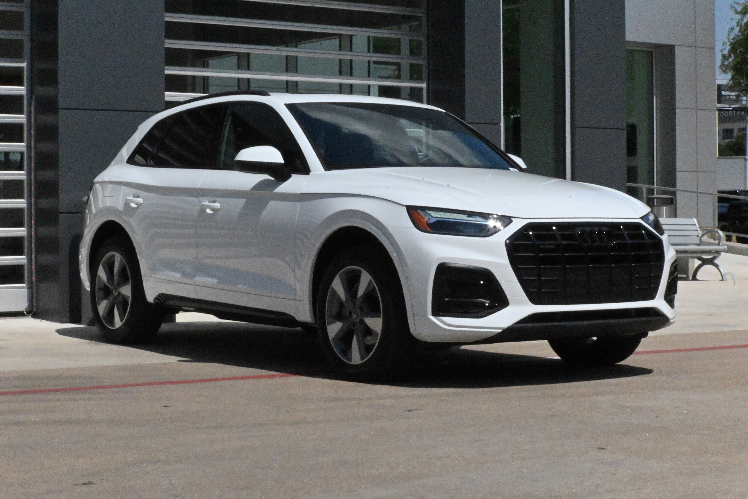 2025 Audi Q5 Premium photo 2