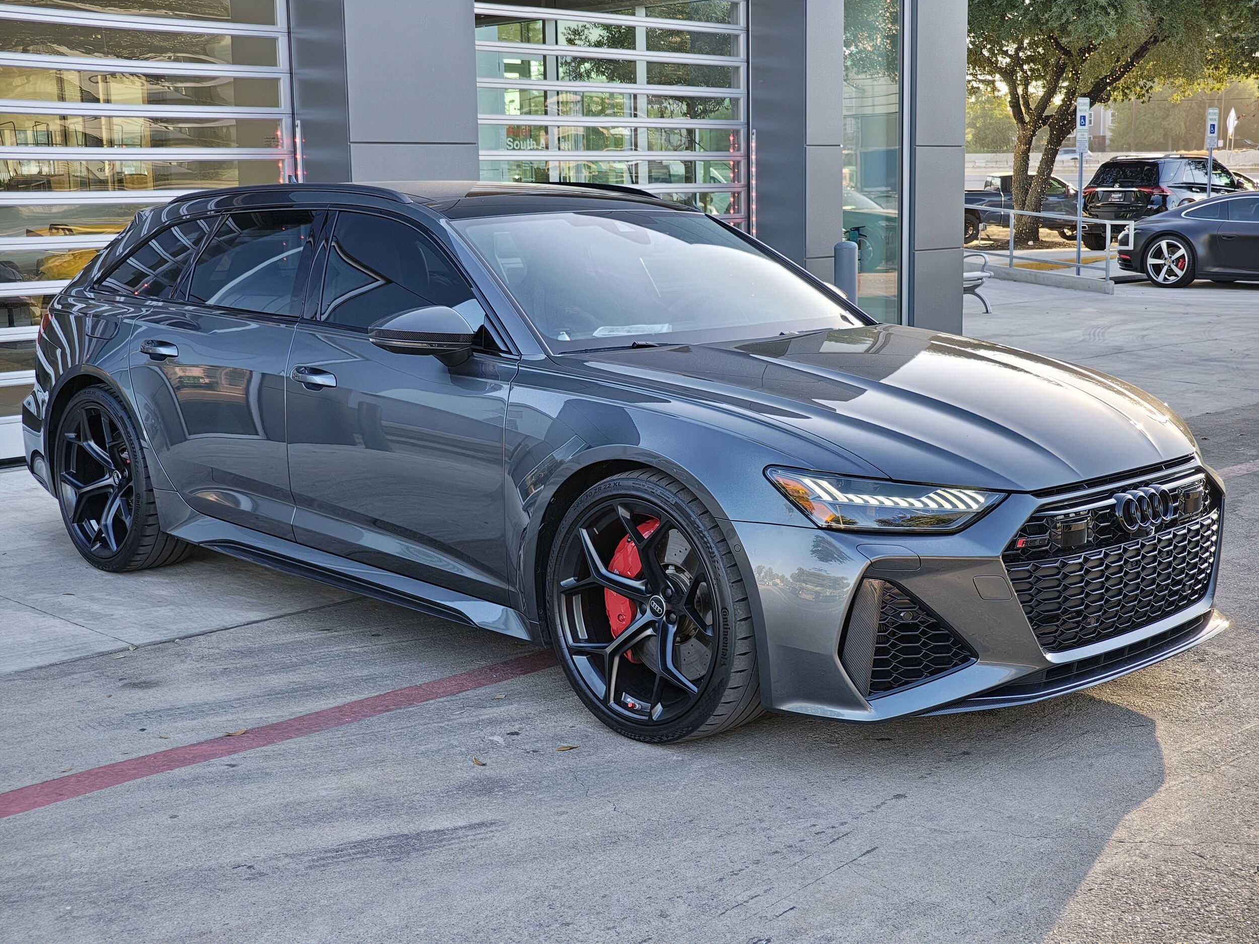 2024 Audi RS 6 Avant Performance photo 2