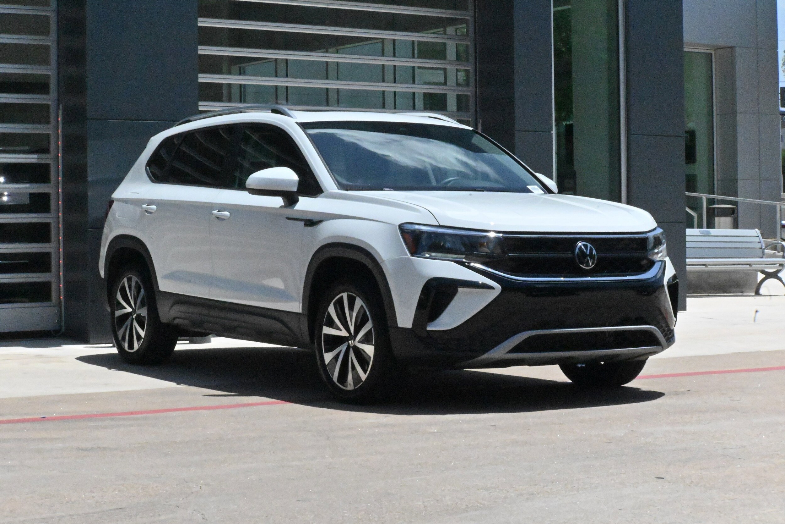 2024 Volkswagen Taos SE photo 2