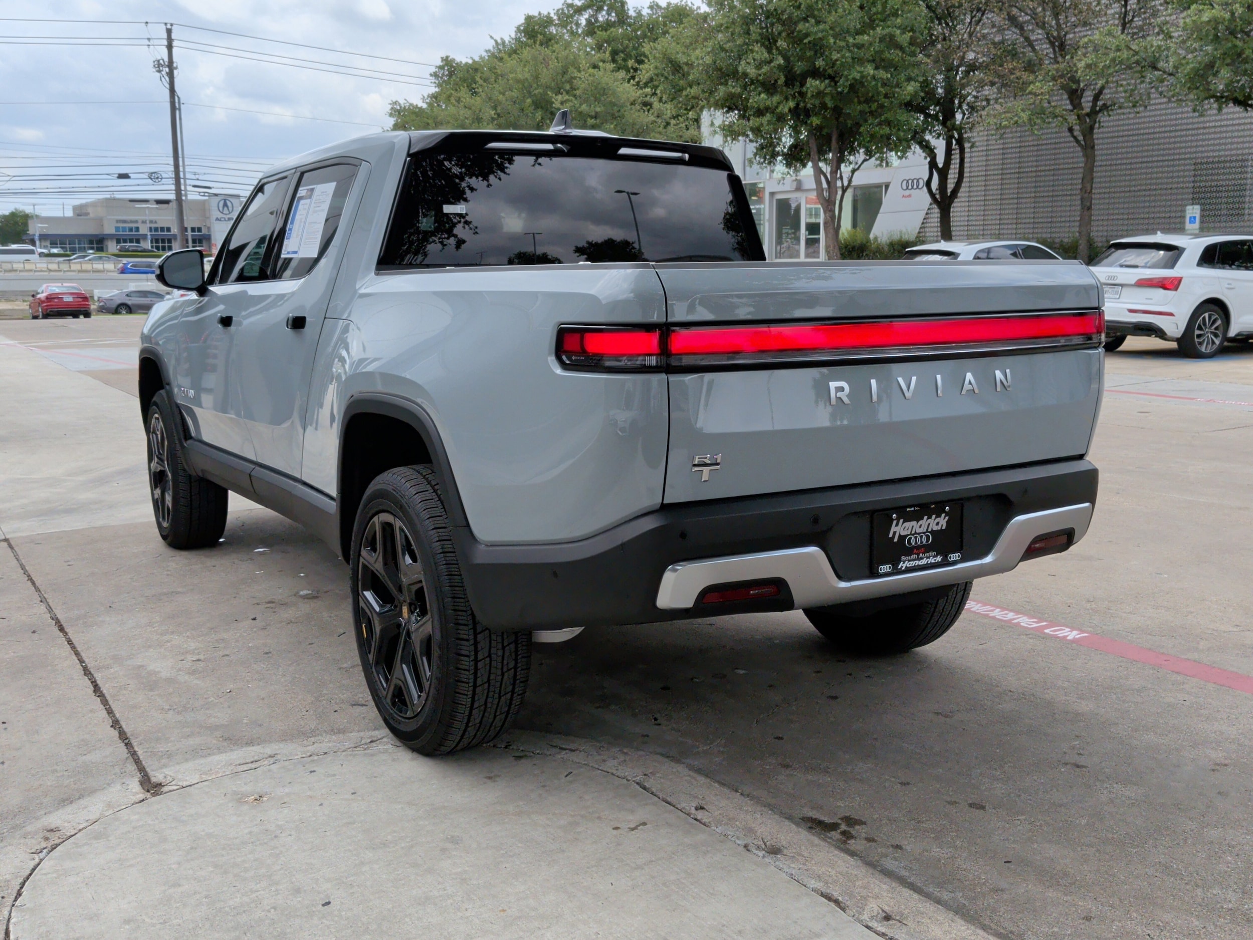 2023 Rivian R1T Adventure Dual-Motor Large Pack photo 6