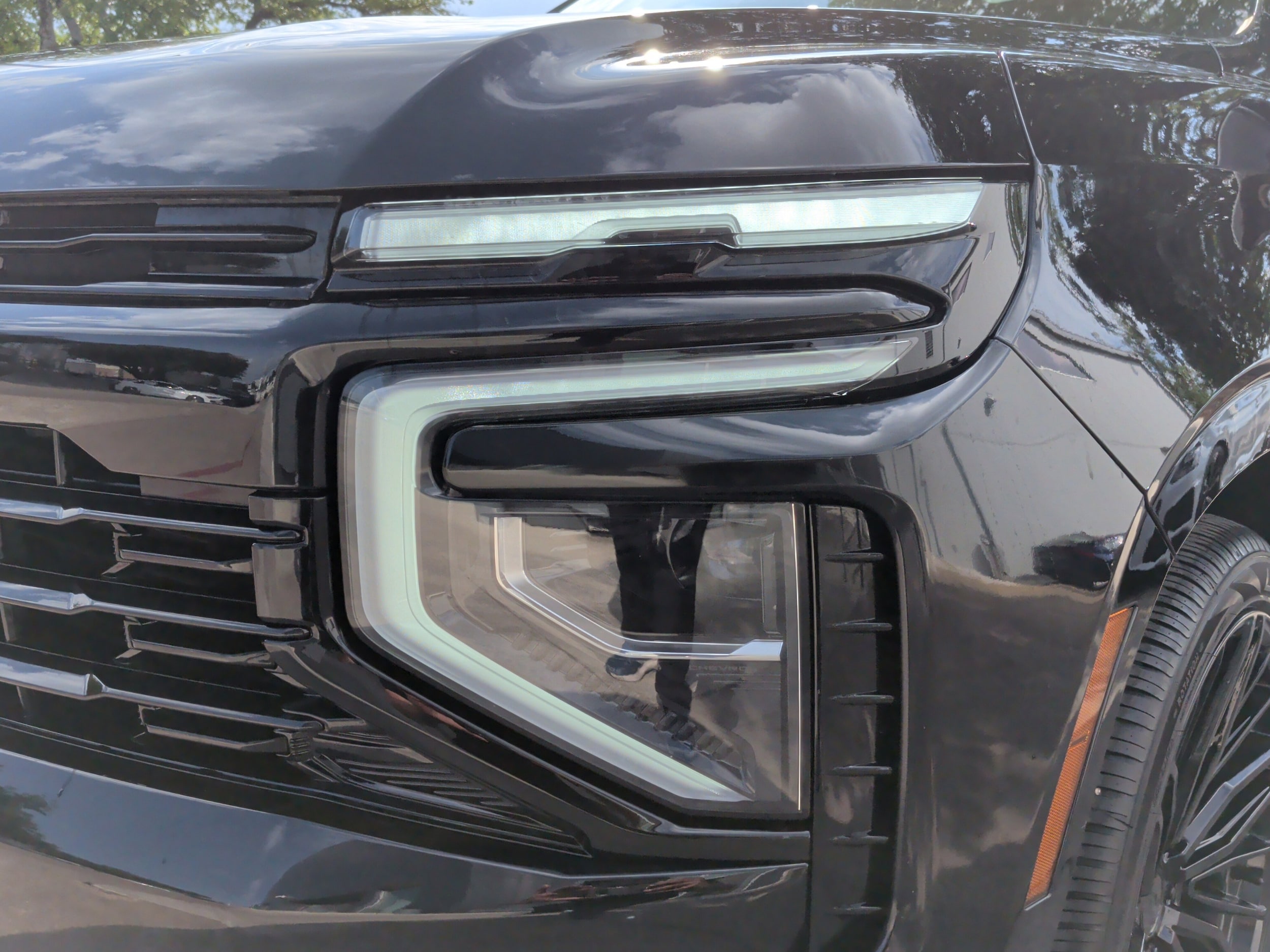 2025 Chevrolet Tahoe RST photo 4