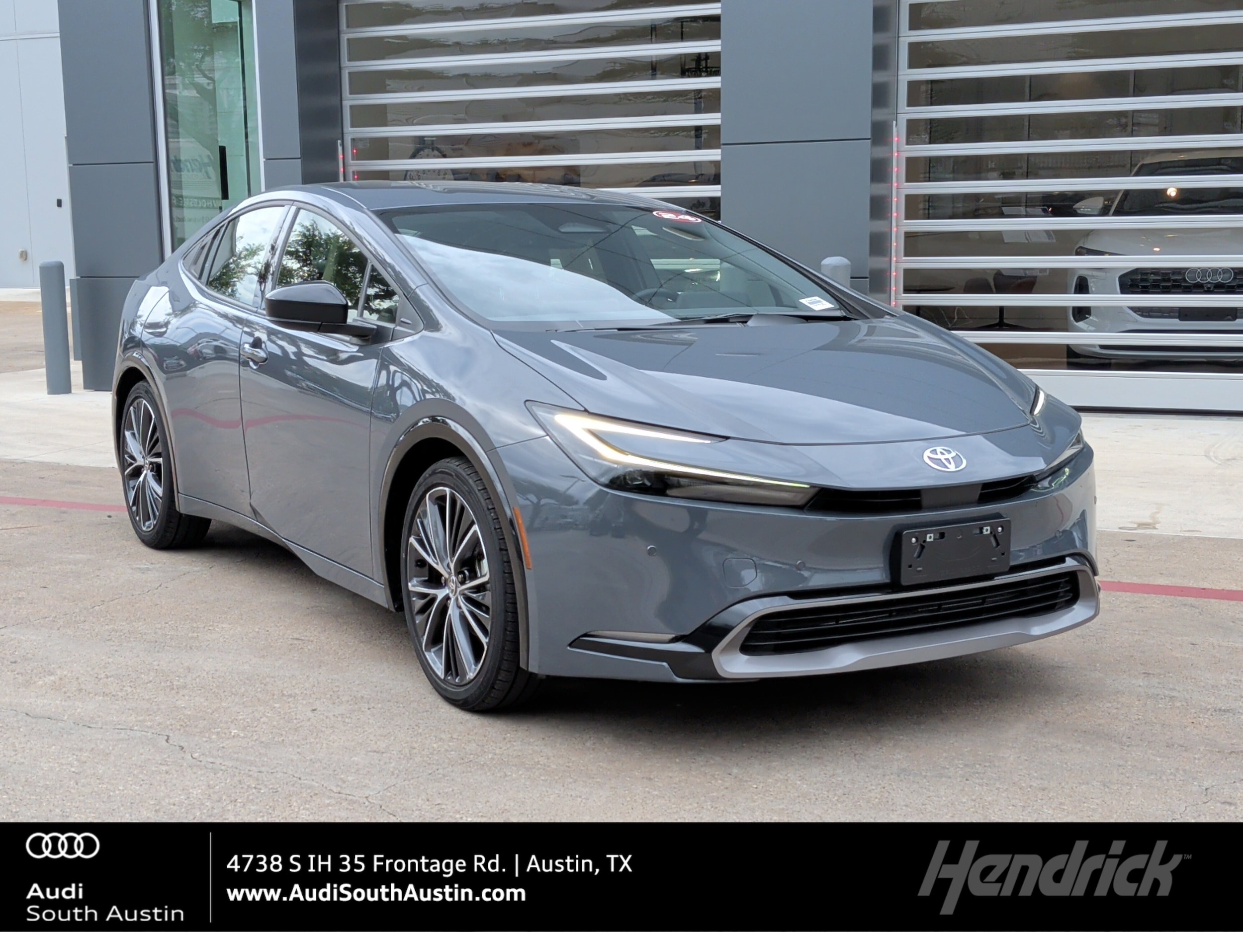 2024 Toyota Prius XLE FWD's photo