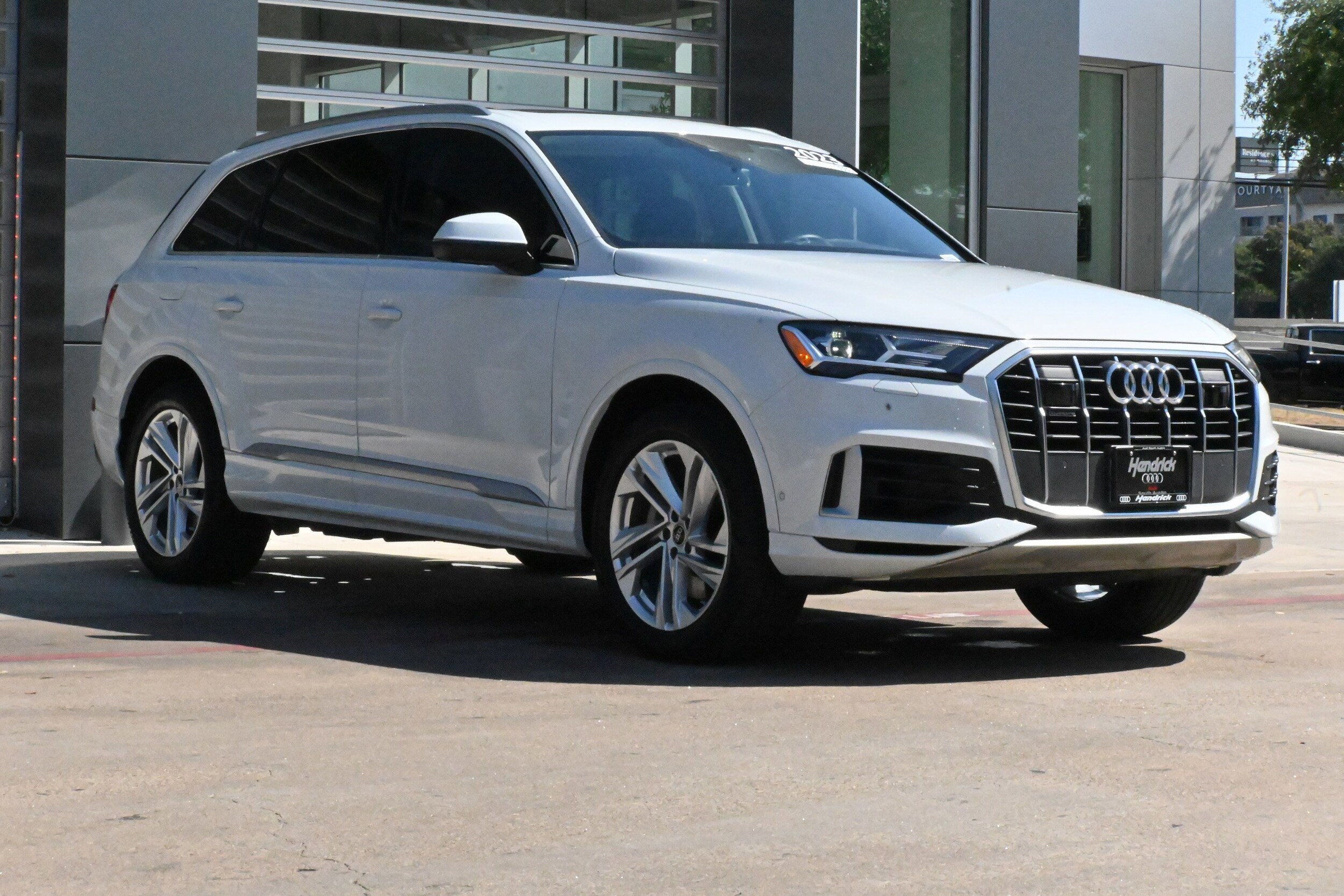 2023 Audi Q7 Premium Plus photo 2