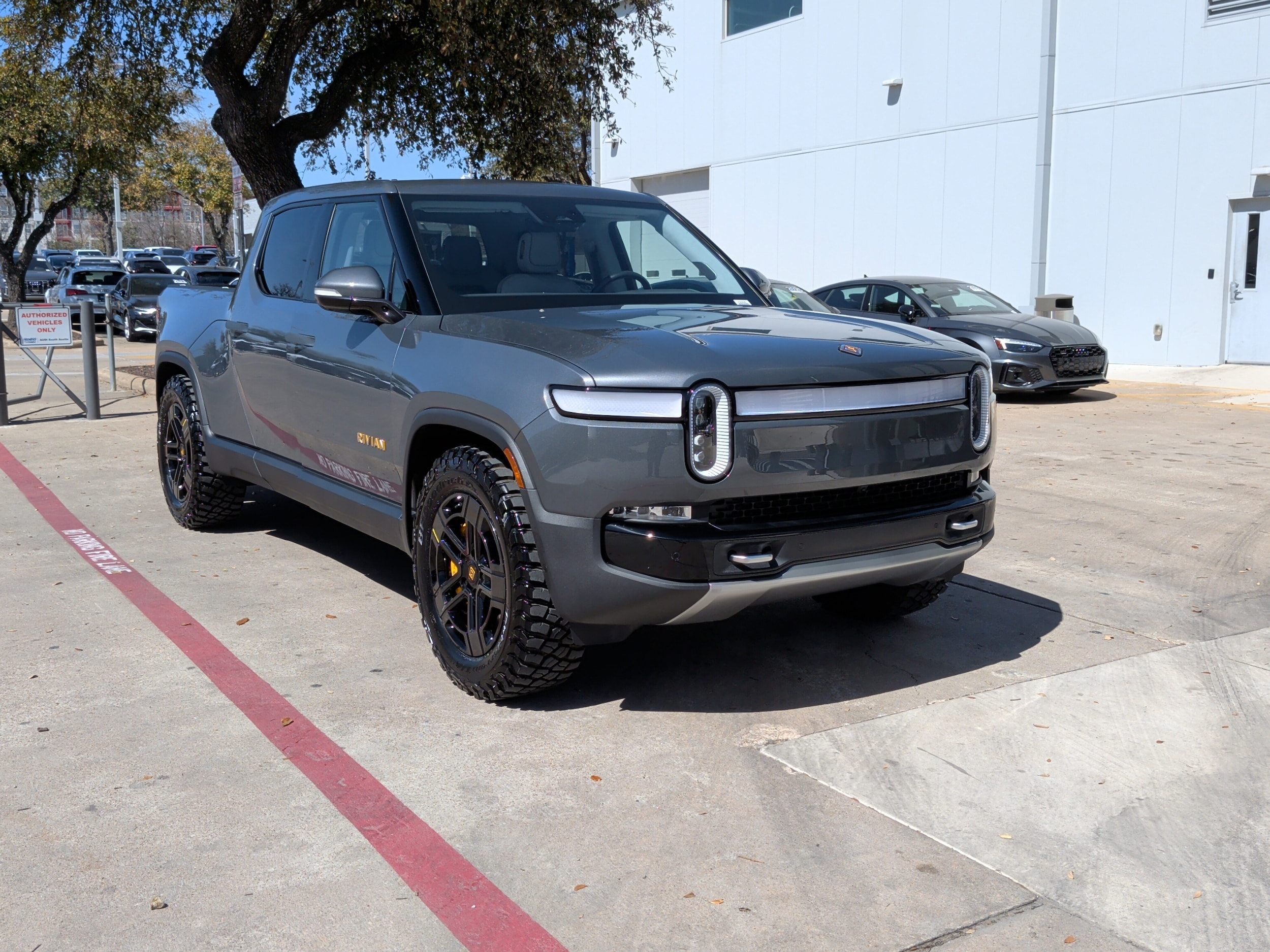 Used 2023 Rivian R1T Adventure with VIN 7FCTGAAA7PN017214 for sale in Austin, TX