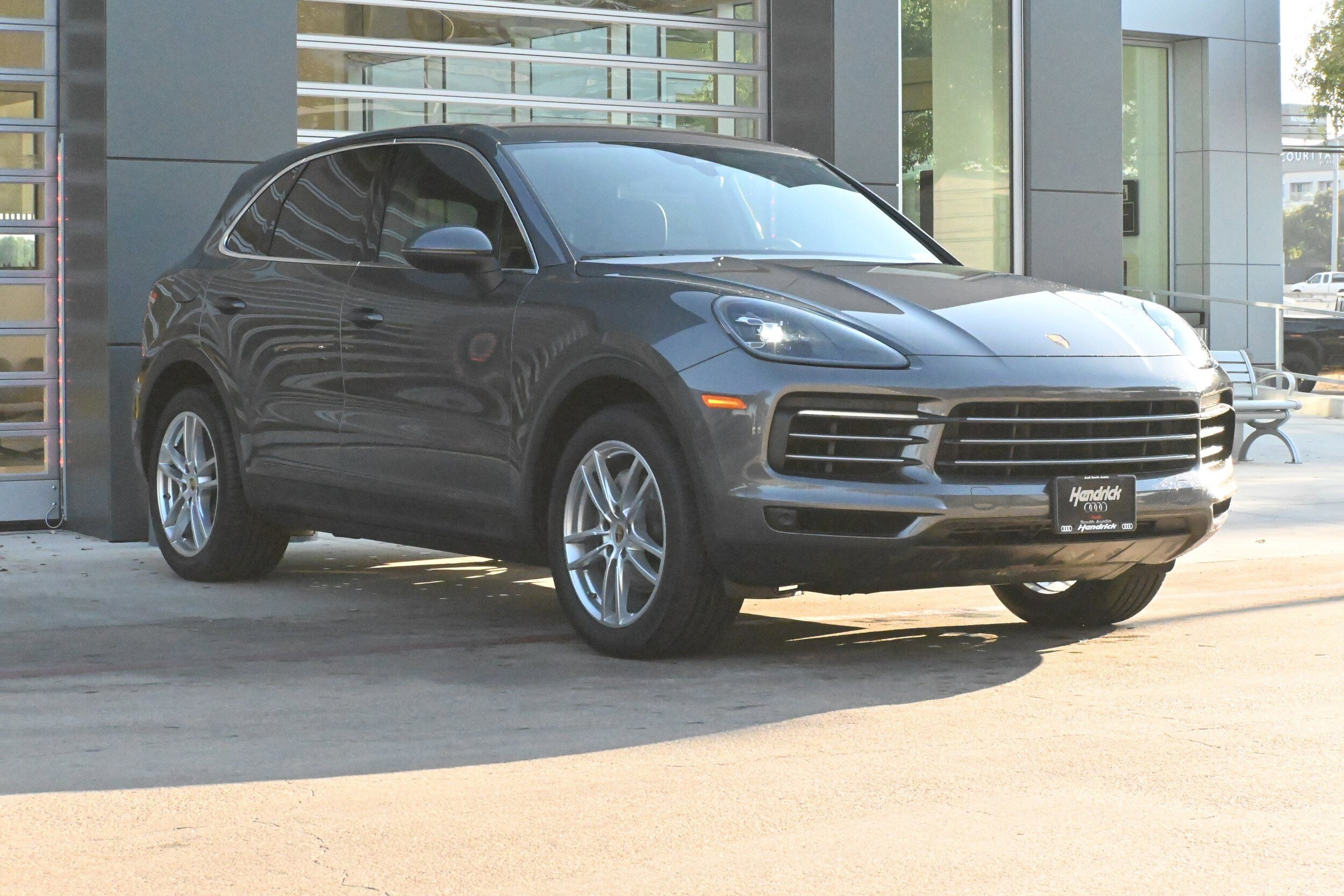 2019 Porsche Cayenne photo 2
