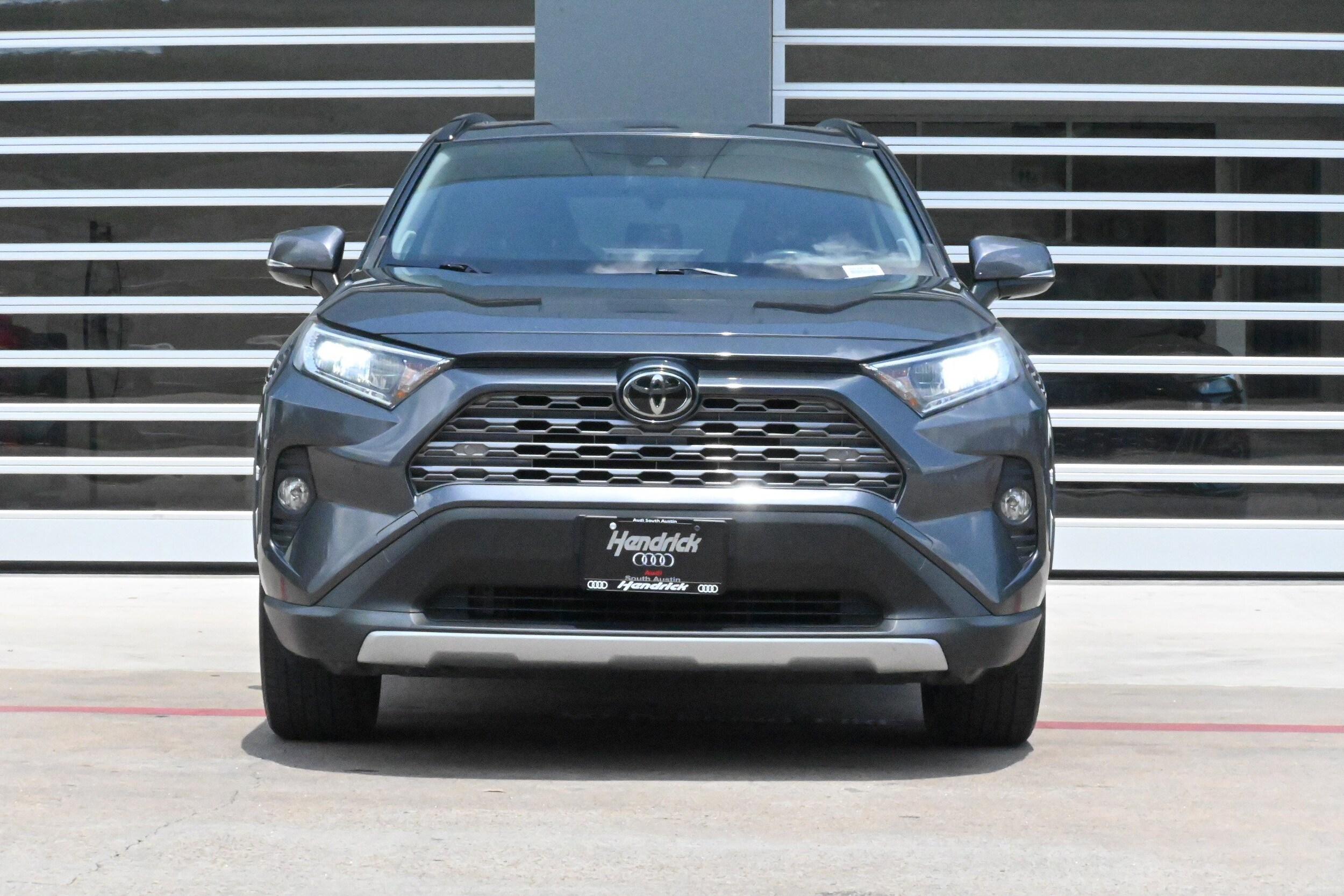 2019 Toyota RAV4 Limited photo 2
