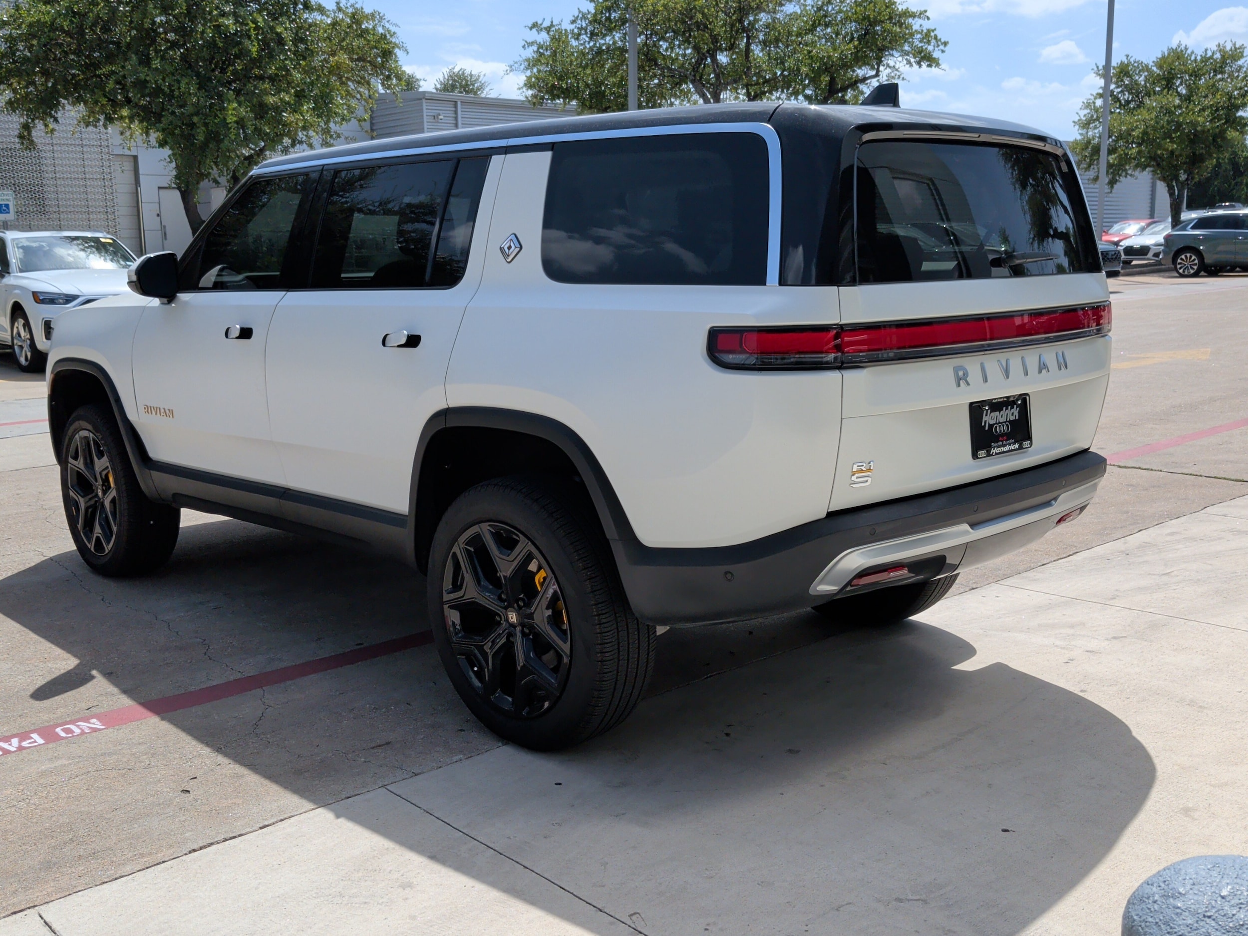 Rivian R1S Adventure