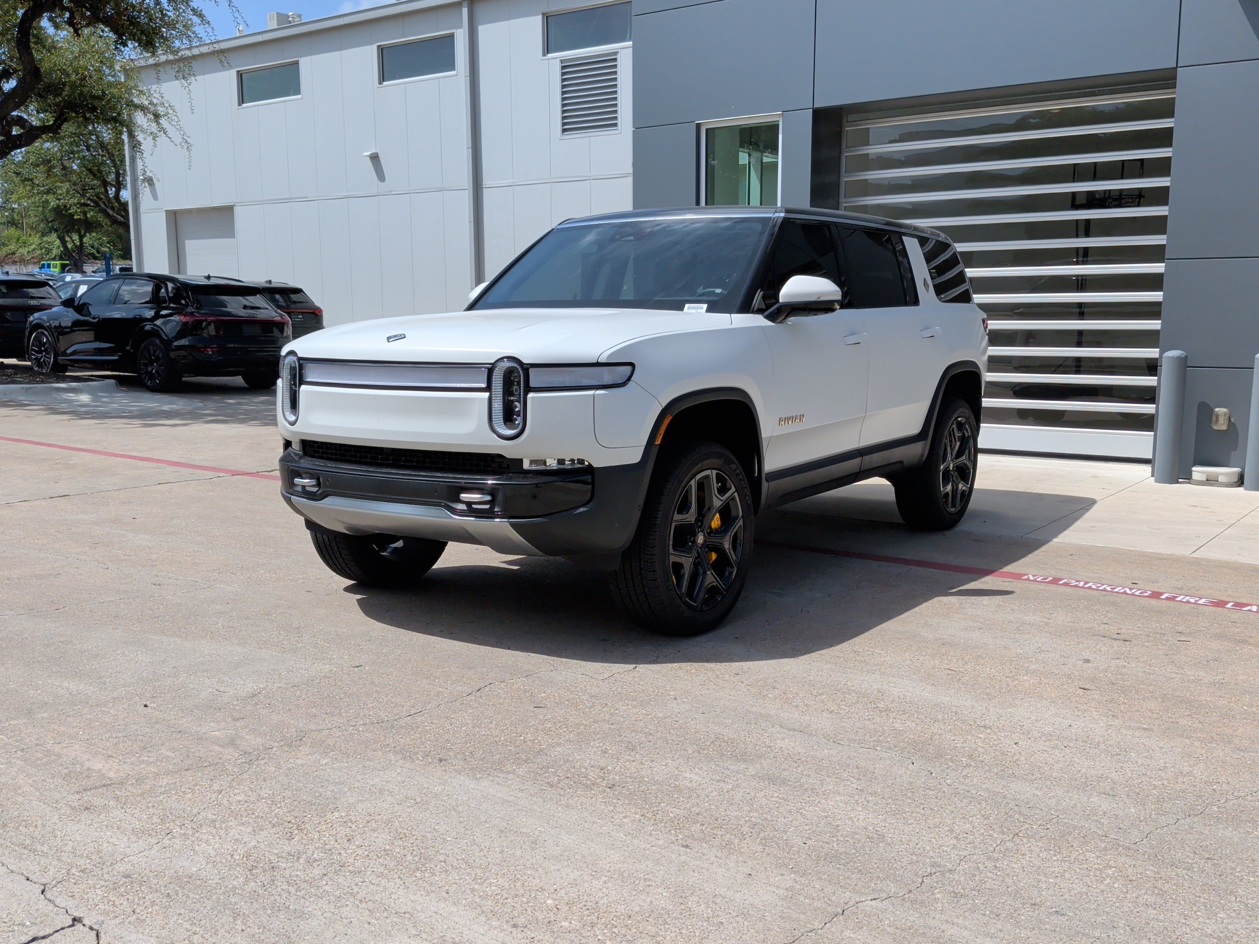 Rivian R1S Adventure