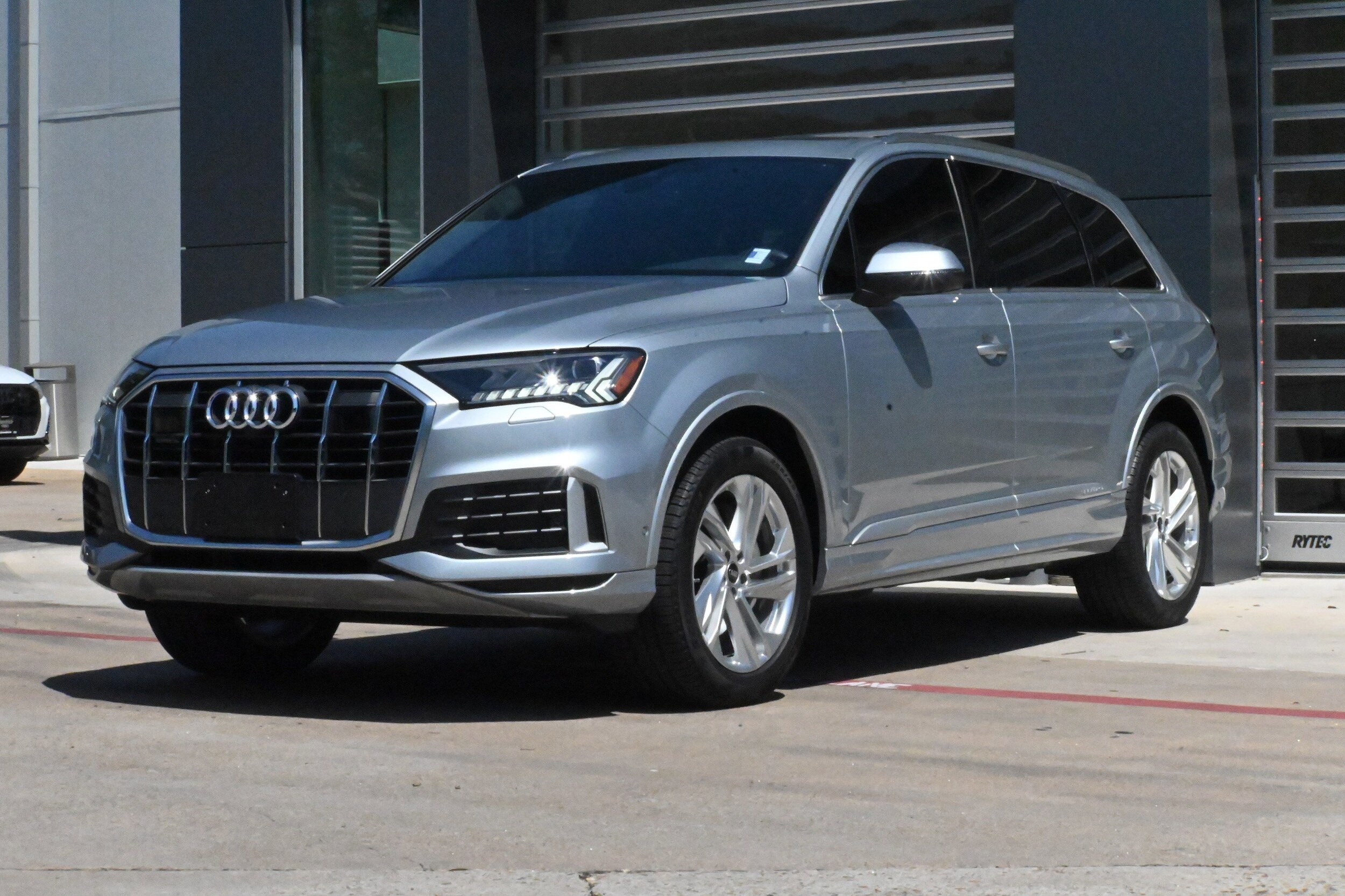 2024 Audi Q7 Premium Plus photo 3