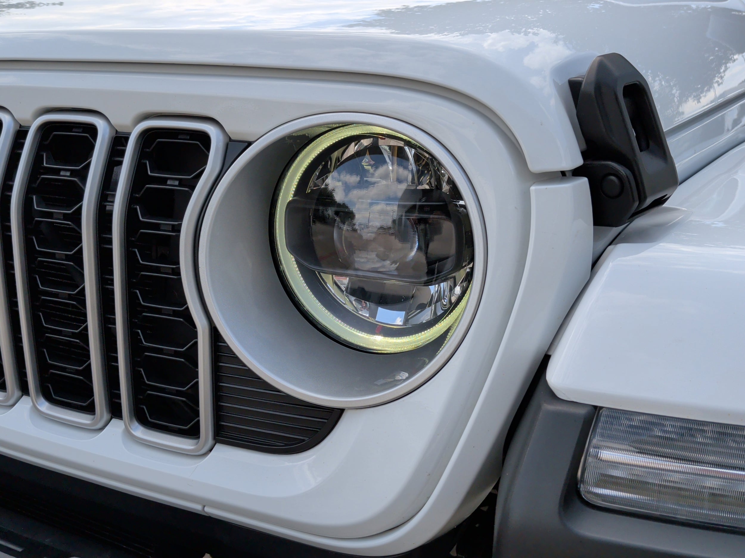 2025 Jeep Wrangler 4xe Sahara photo 4