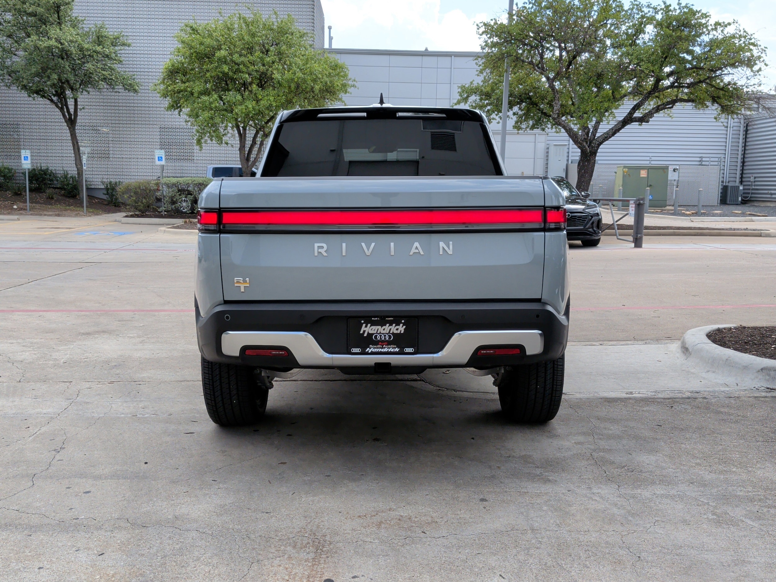 2023 Rivian R1T Adventure Quad-Motor Large Pack photo 3